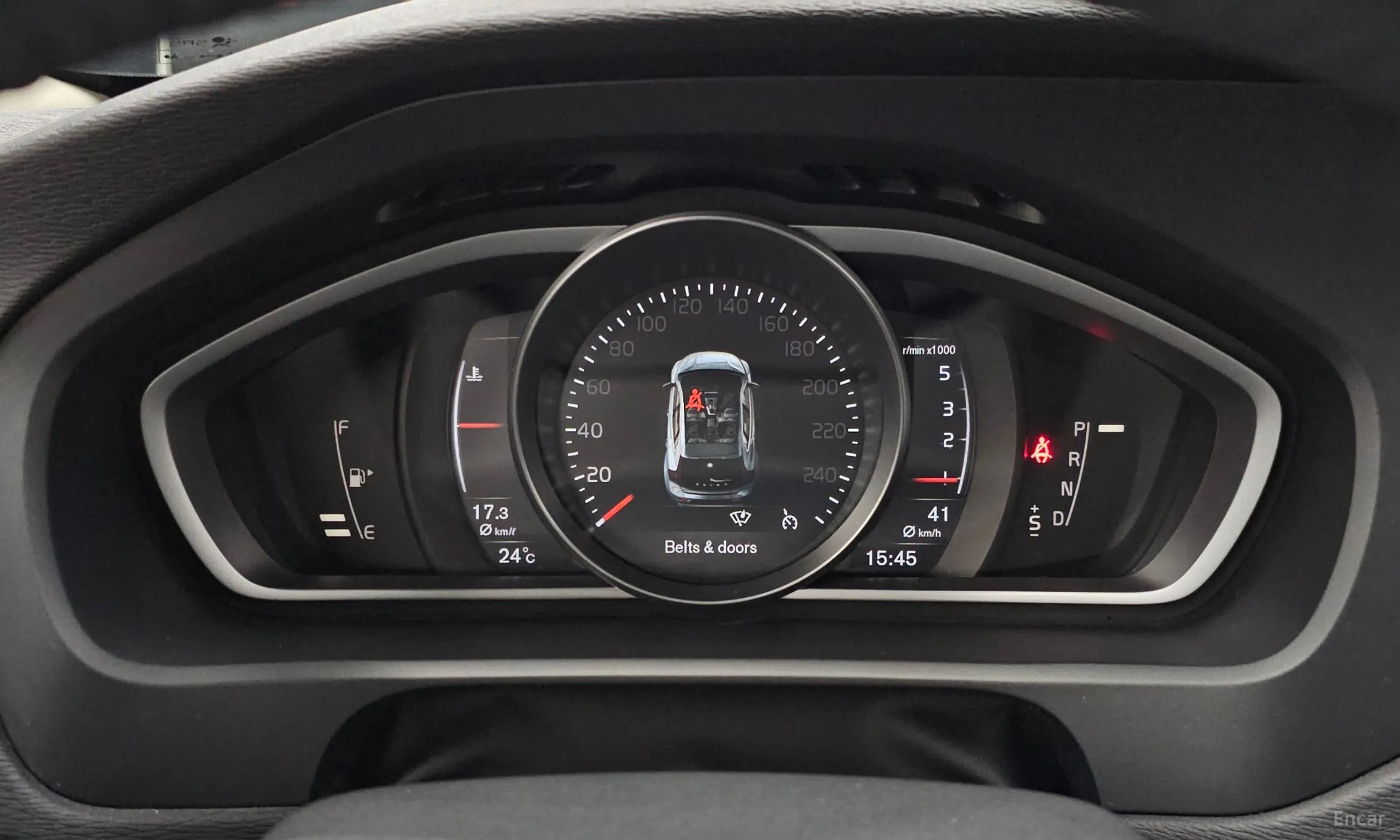 Volvo V40 превью 8