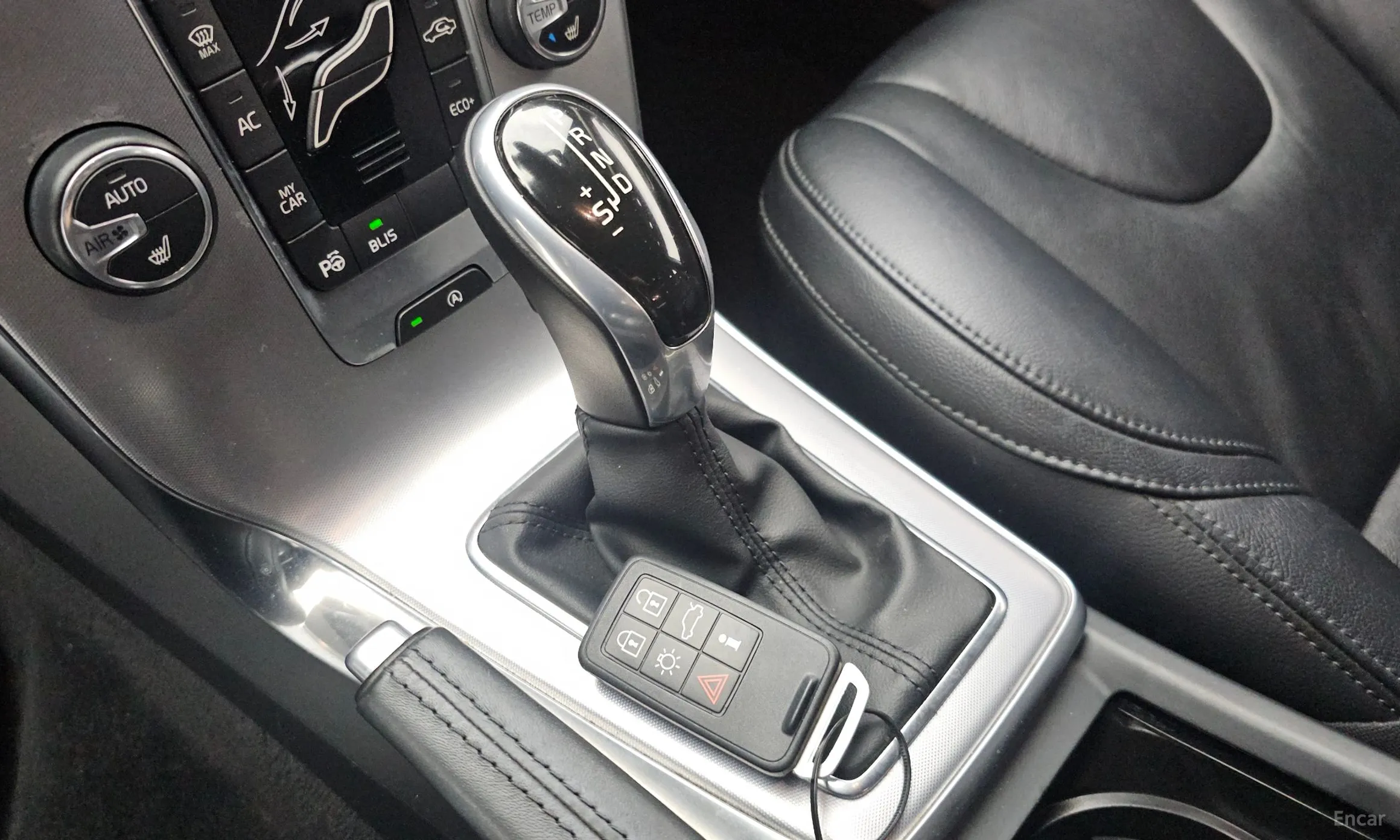 Volvo V40 превью 9