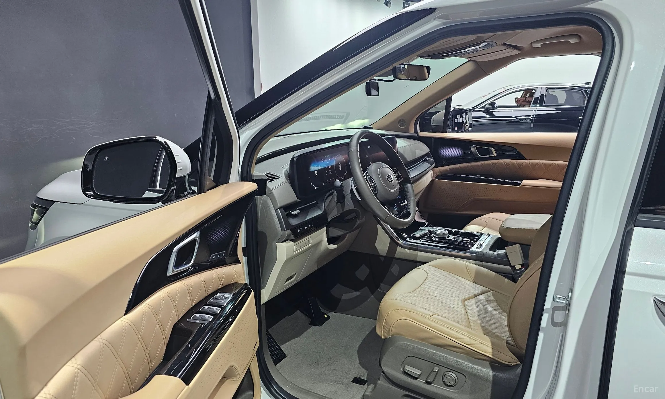 Kia Carnival Gen 4 превью 10