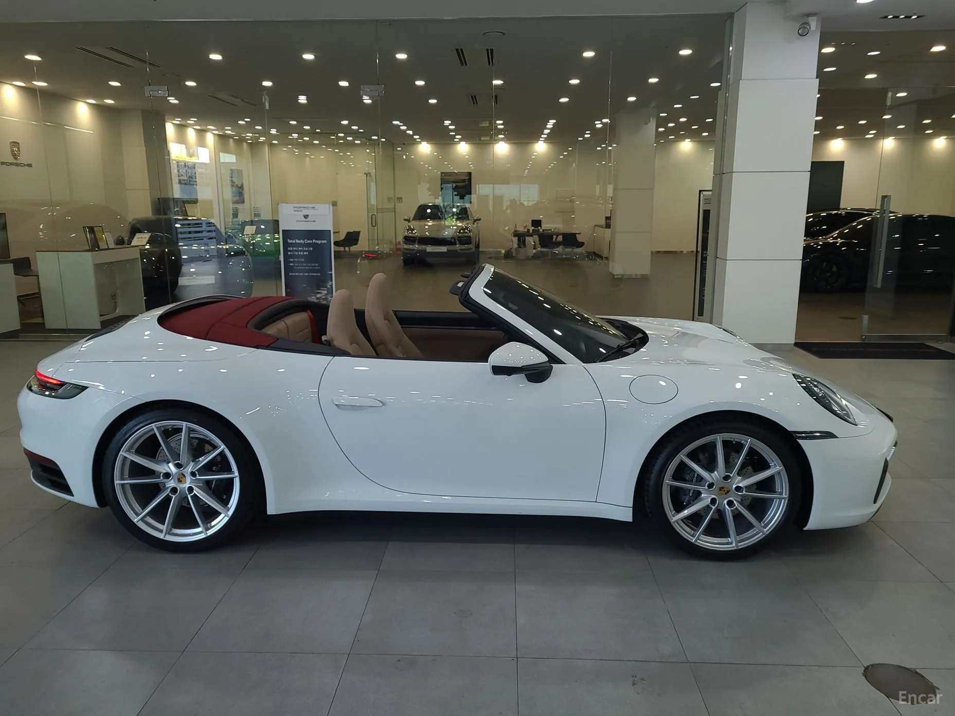Porsche 911 (992) превью 19