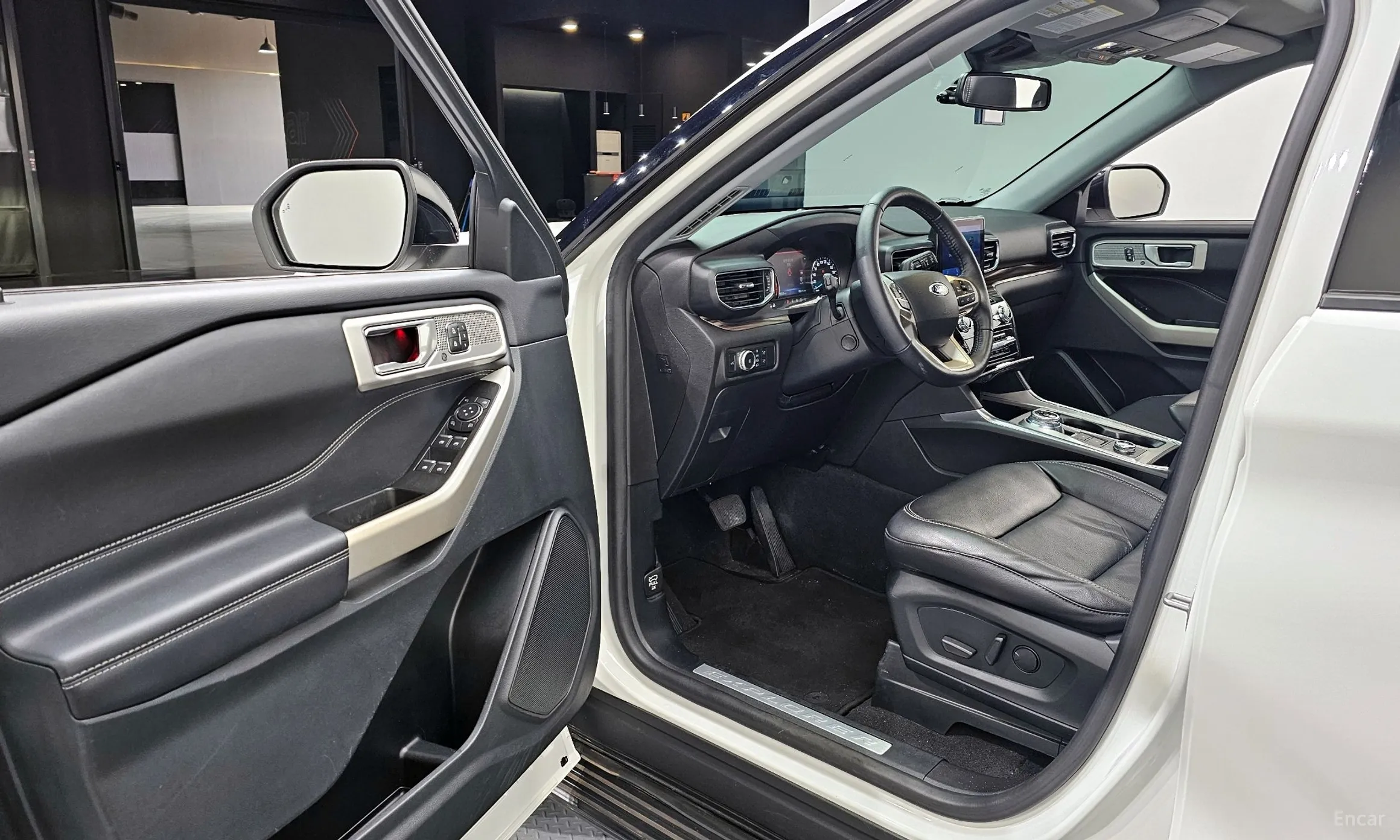 Ford Explorer 6th Generation превью 10