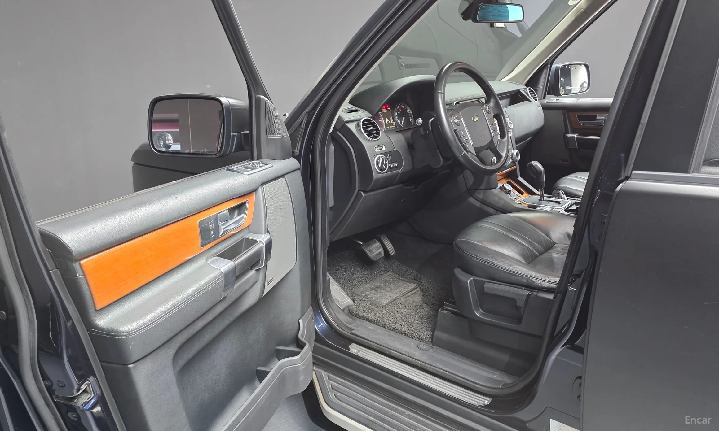 Land Rover Discovery 4 превью 10