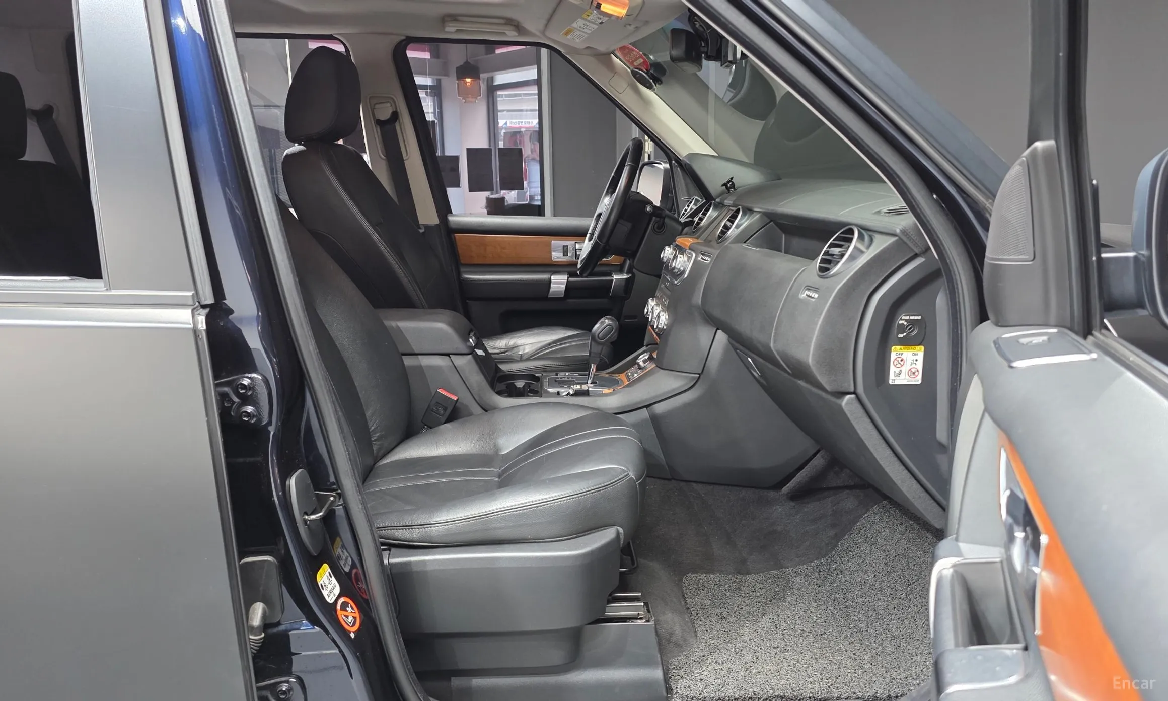 Land Rover Discovery 4 превью 11