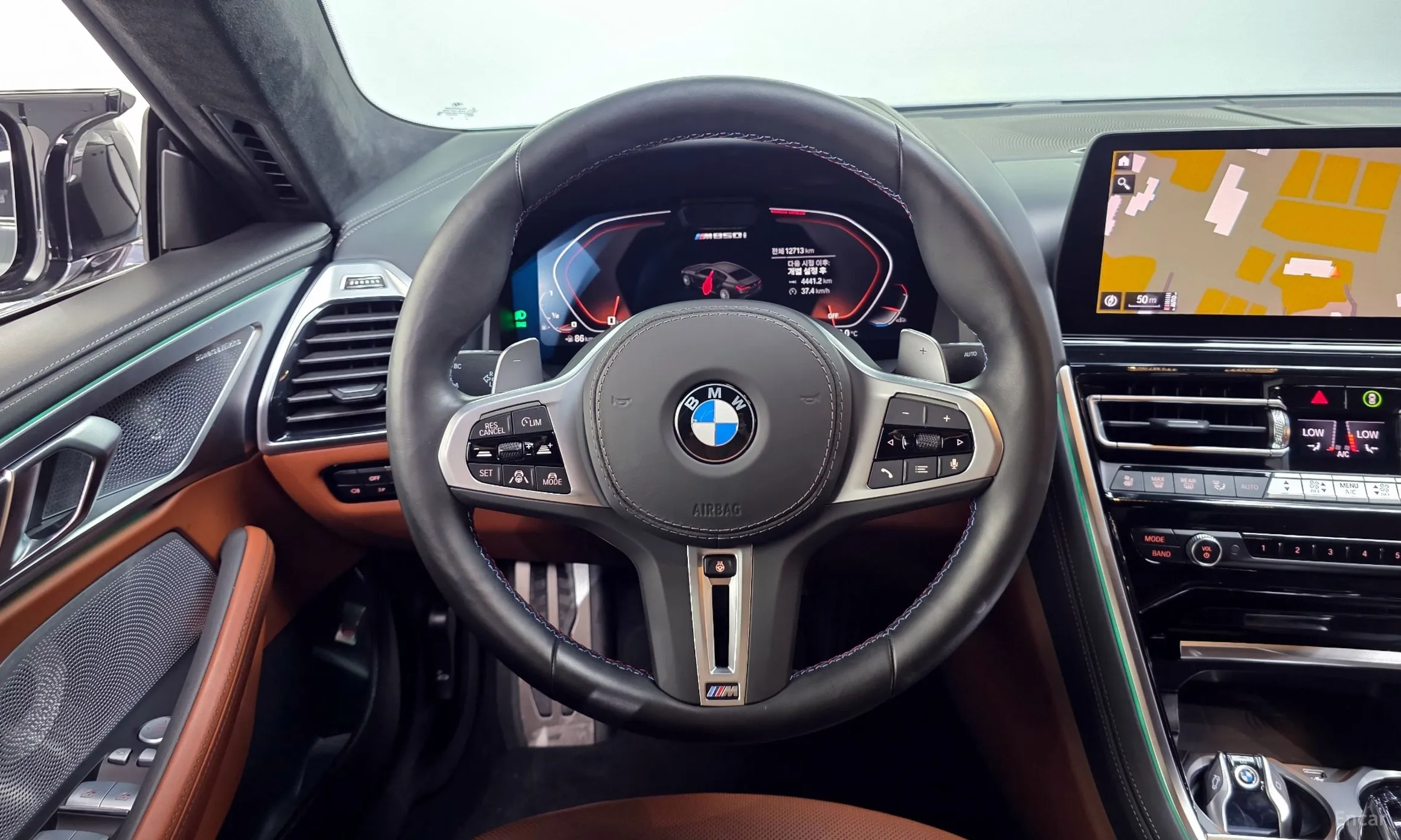 BMW 8-series (G15) превью 13