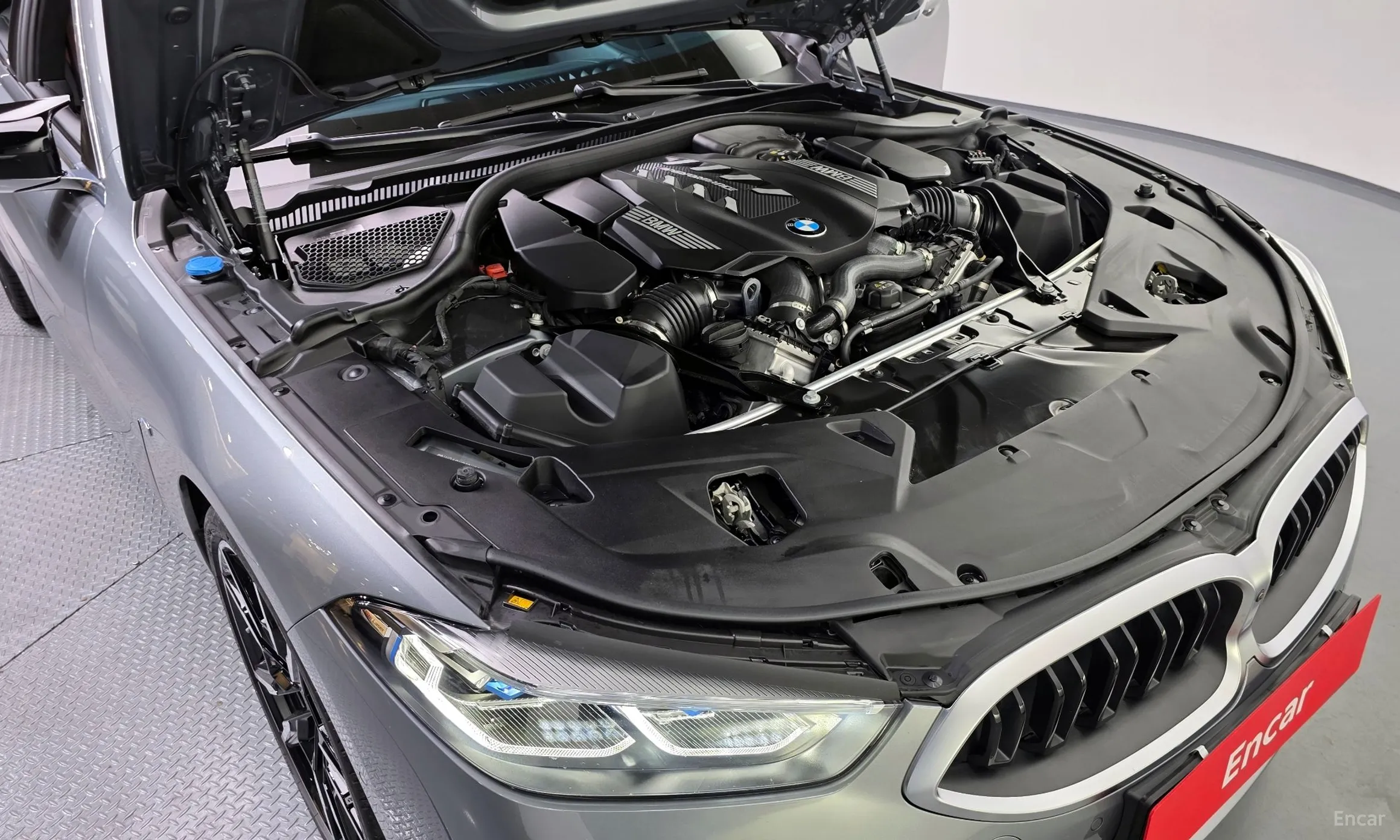 BMW 8-series (G15) превью 6