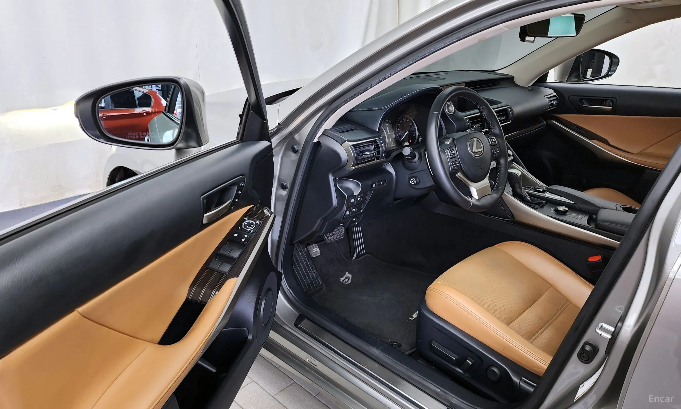 Lexus New IS300 превью 10