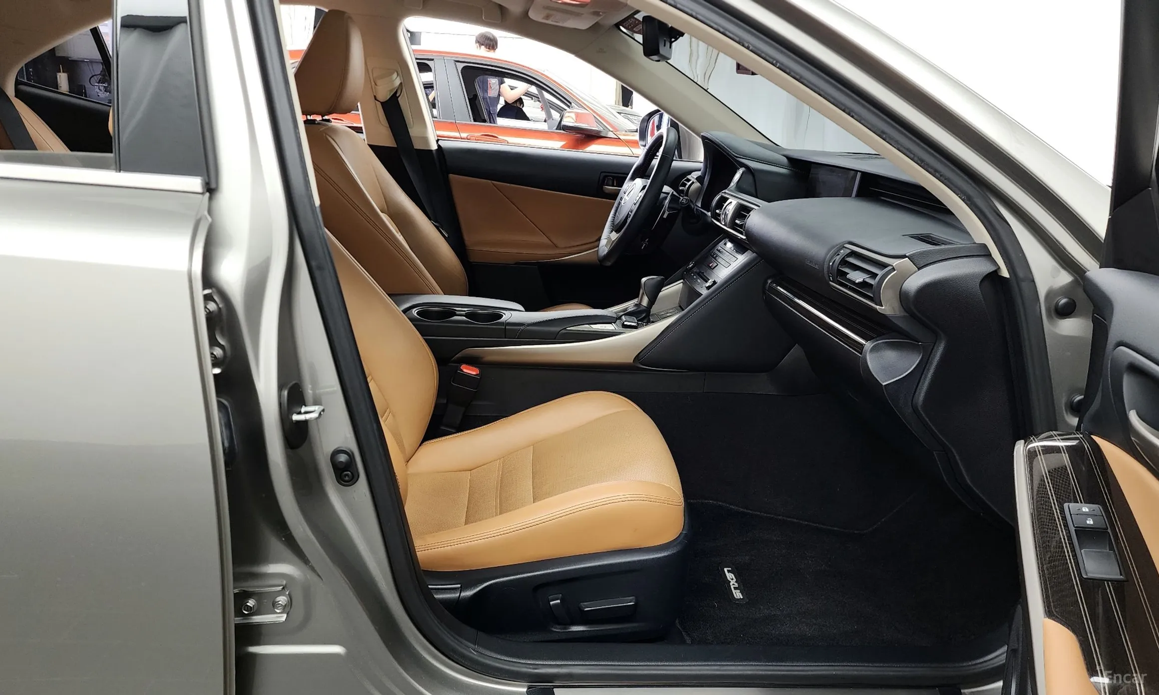 Lexus New IS300 превью 11