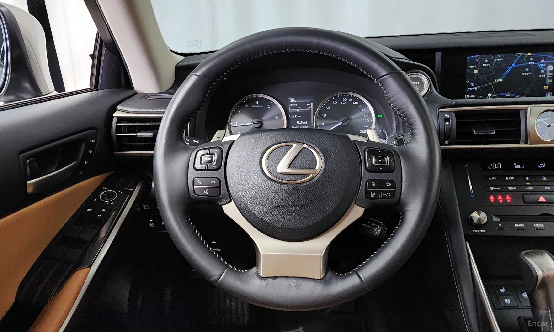 Lexus New IS300 превью 13