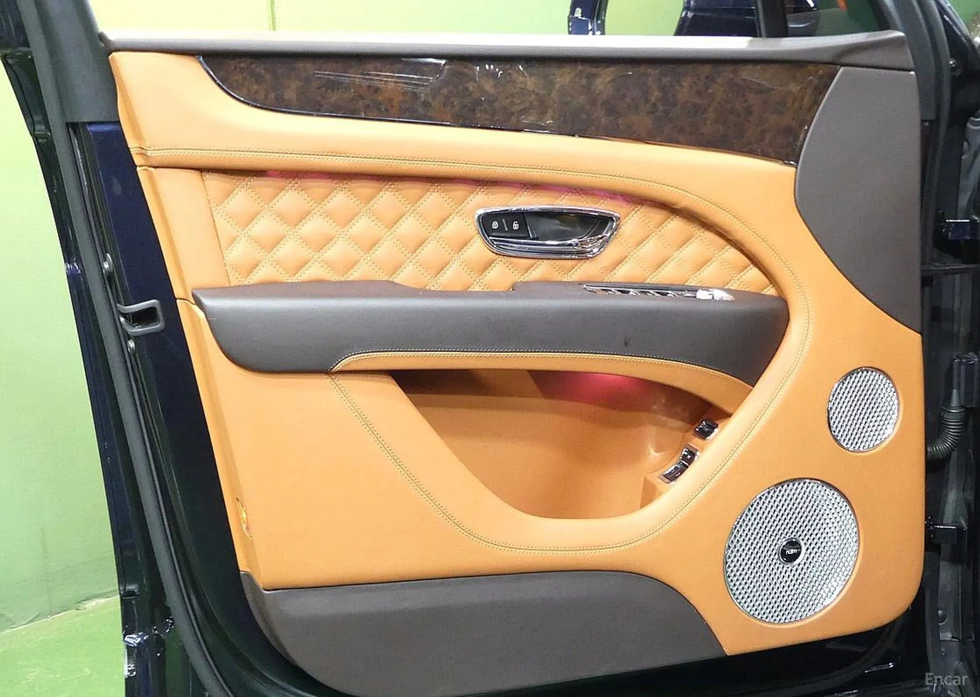 Bentley Bentayga превью 12