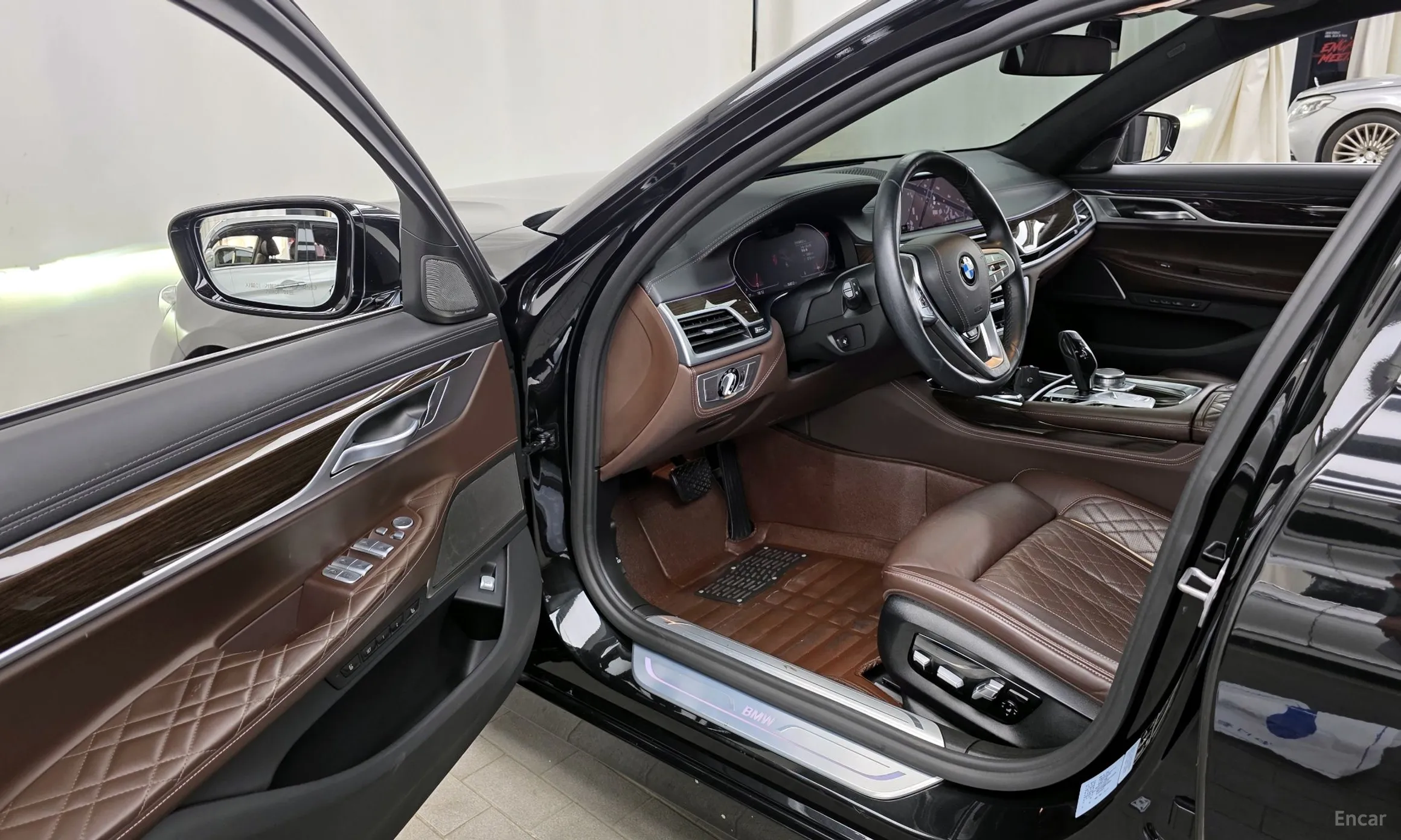 BMW 7 Series (G11) превью 10