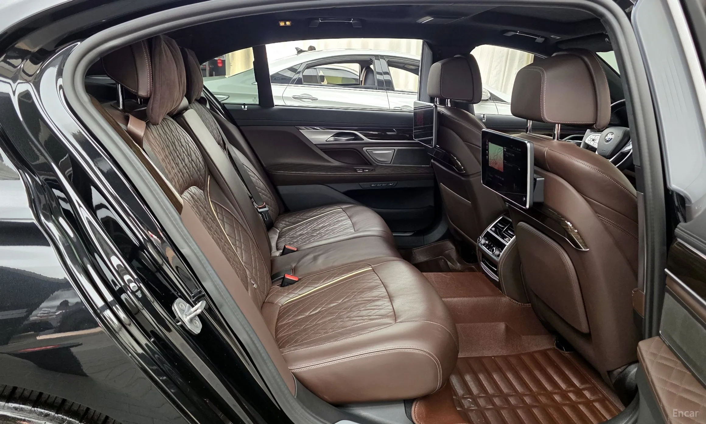 BMW 7 Series (G11) превью 12