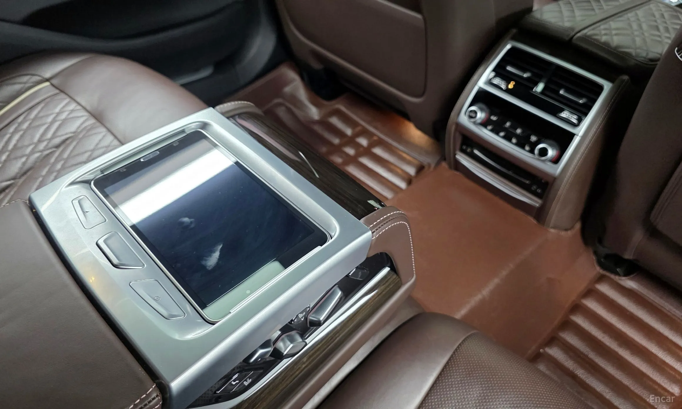 BMW 7 Series (G11) превью 18