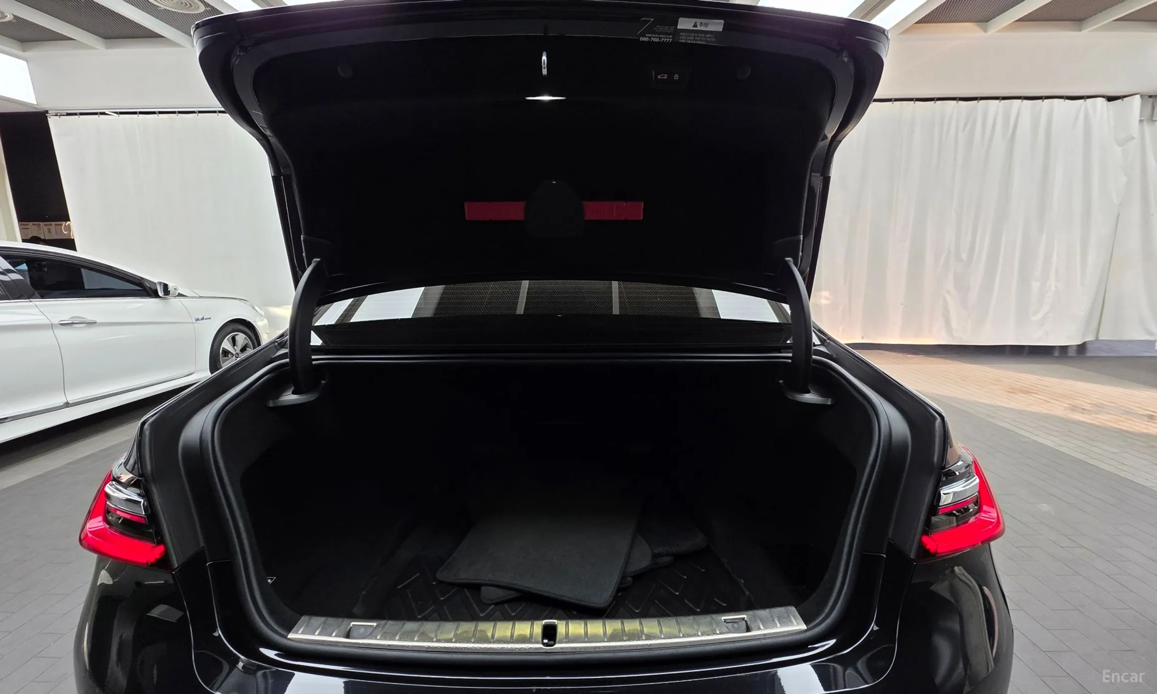 BMW 7 Series (G11) превью 20
