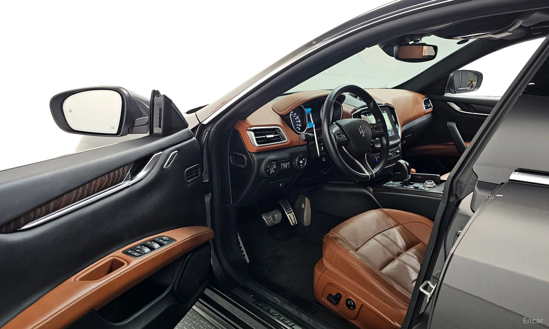 Maserati Ghibli превью 10
