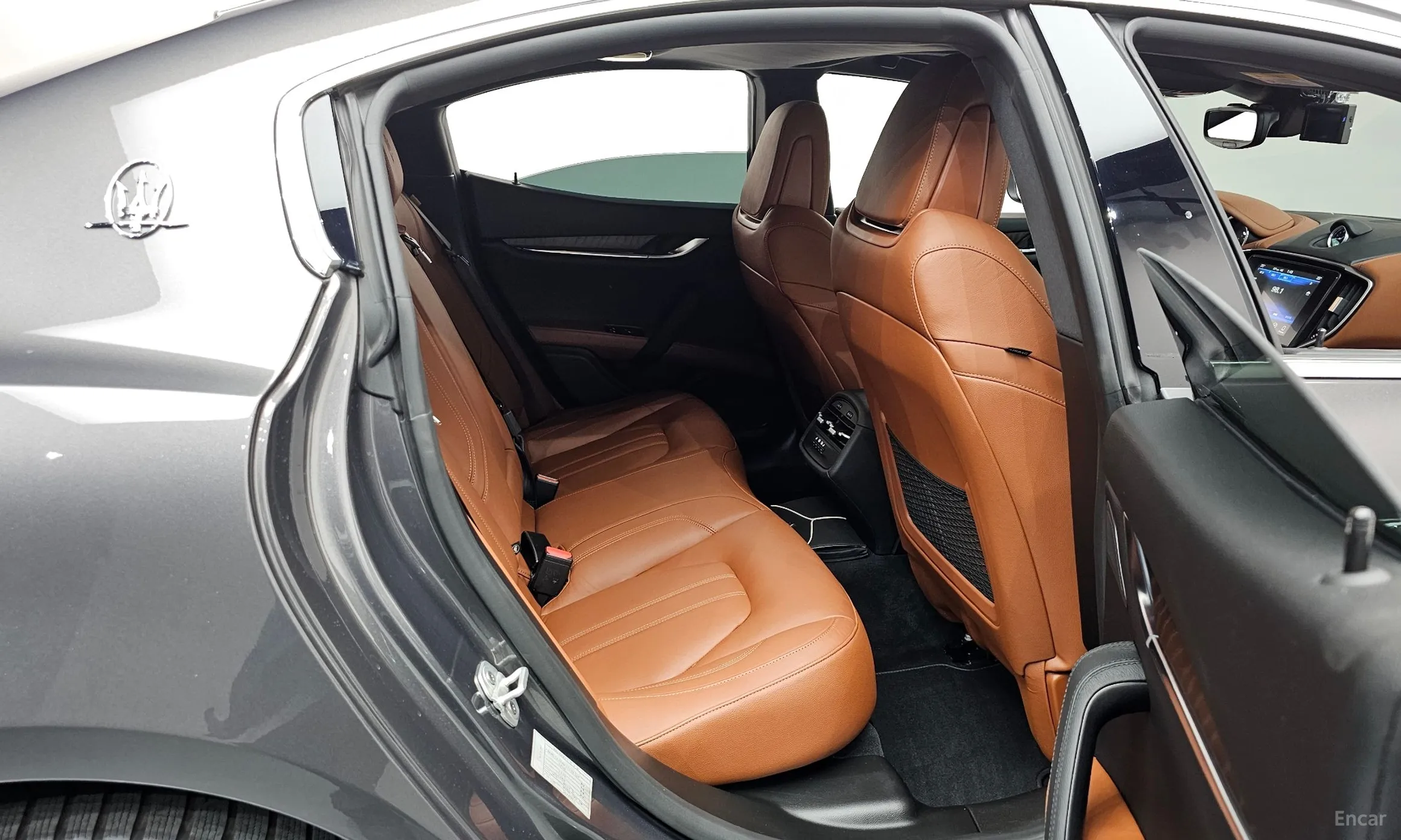 Maserati Ghibli превью 11