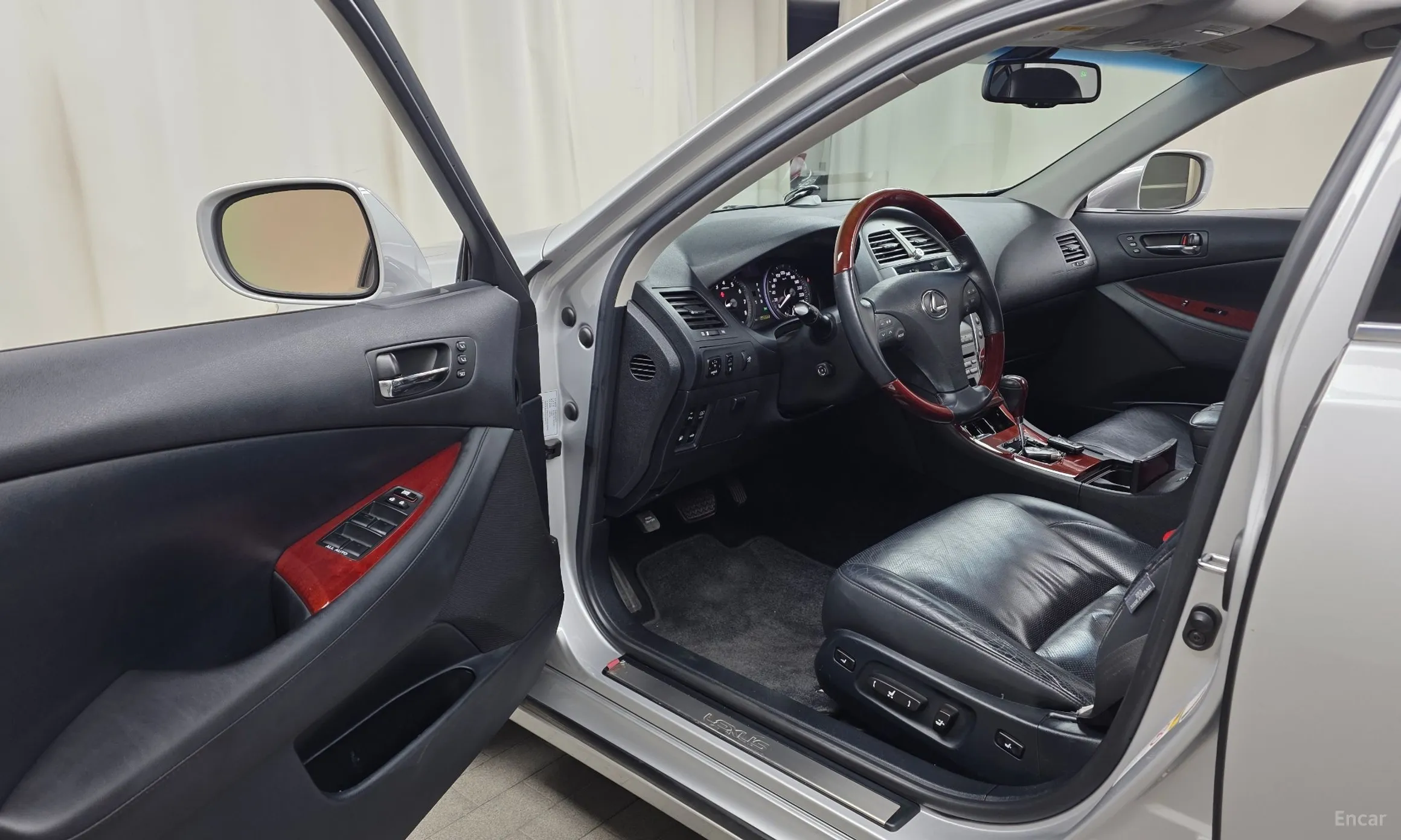 Lexus ES350 превью 10