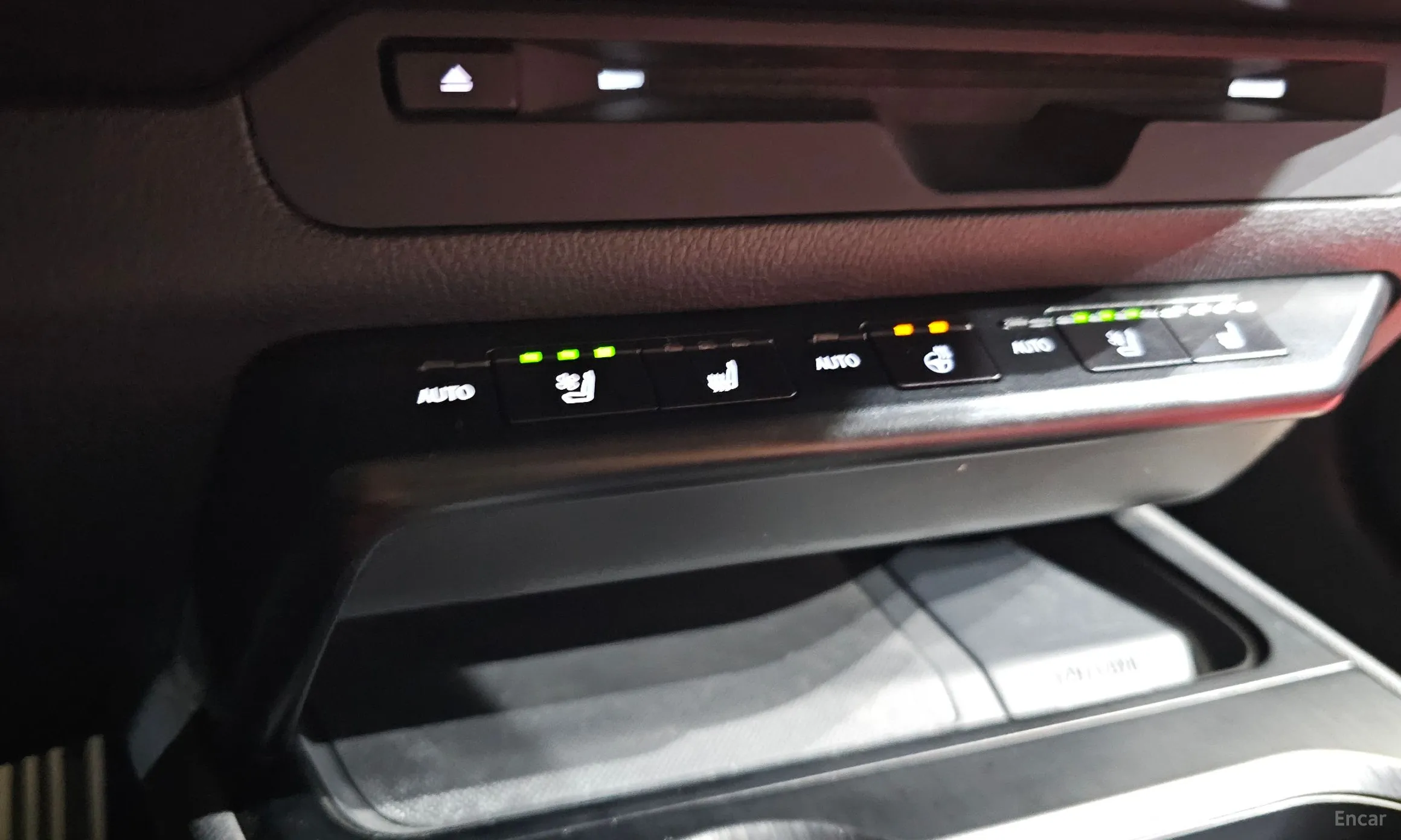 Lexus UX250h превью 17