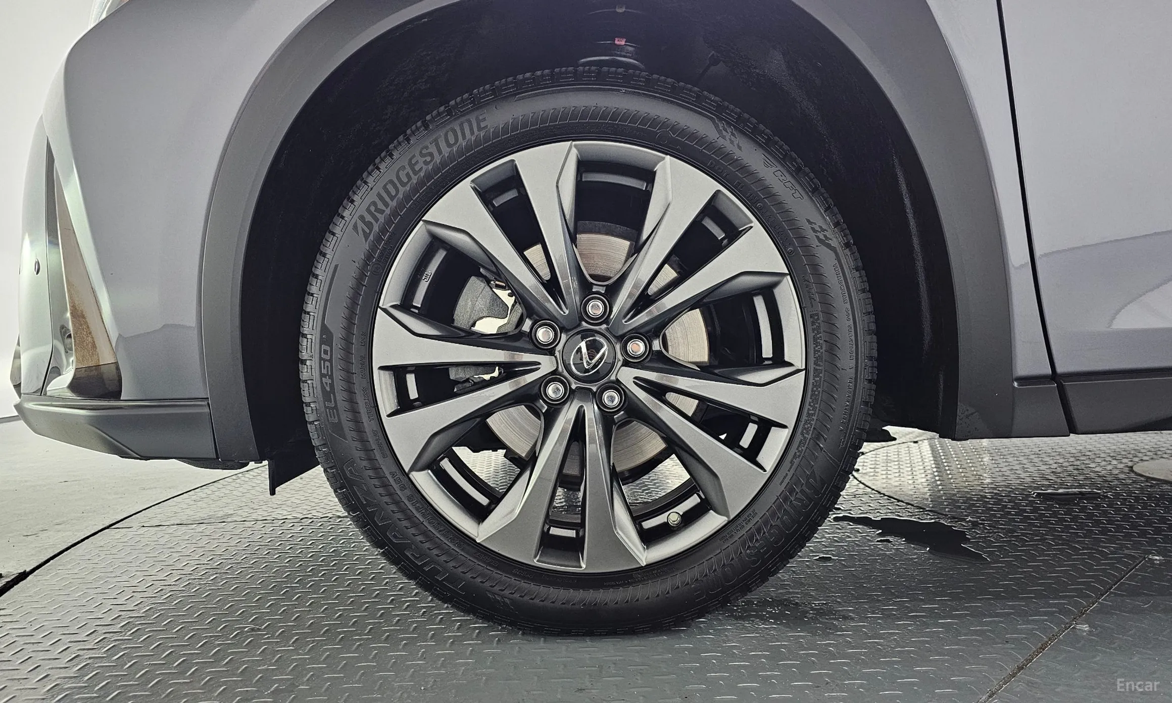 Lexus UX250h превью 5