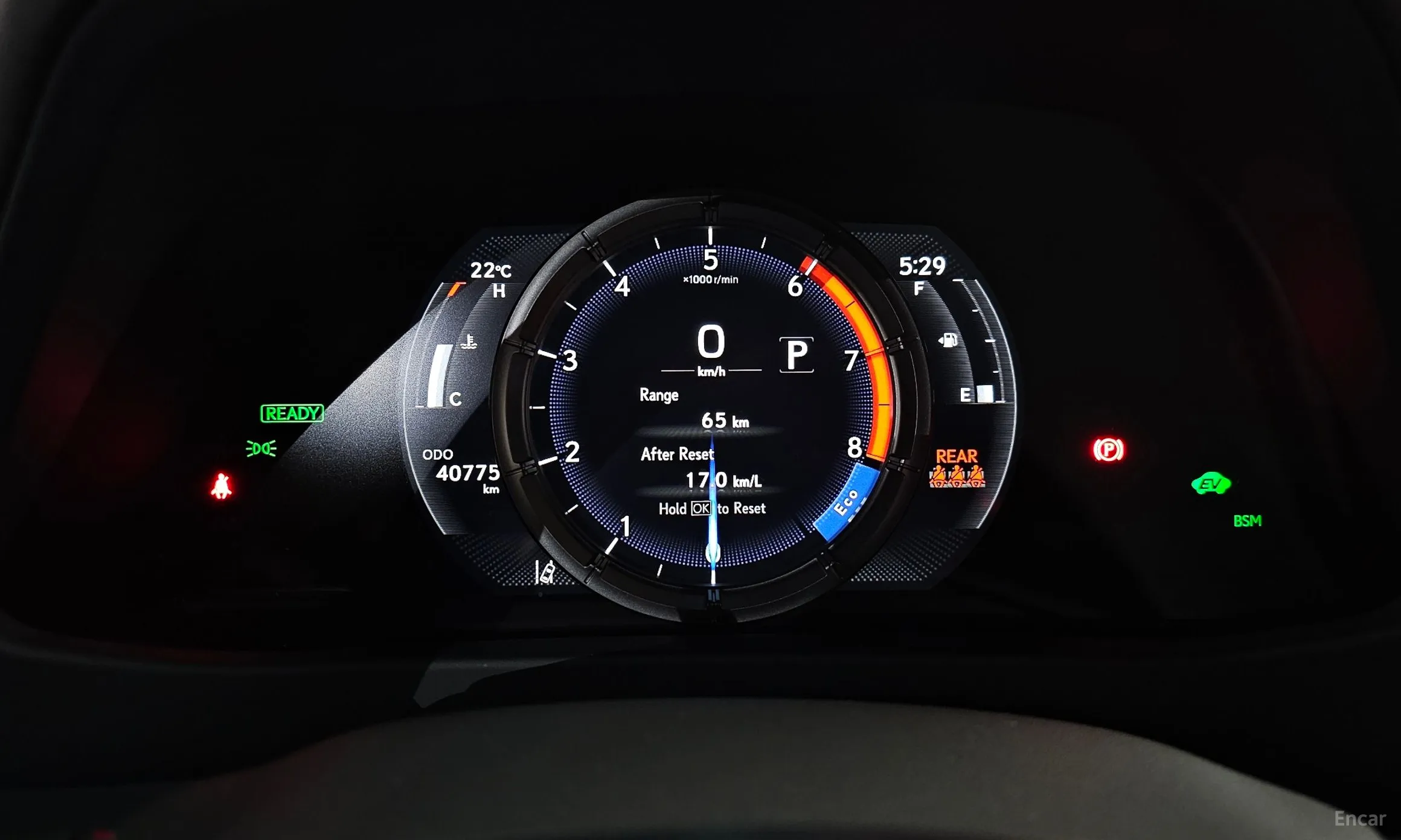 Lexus UX250h превью 8