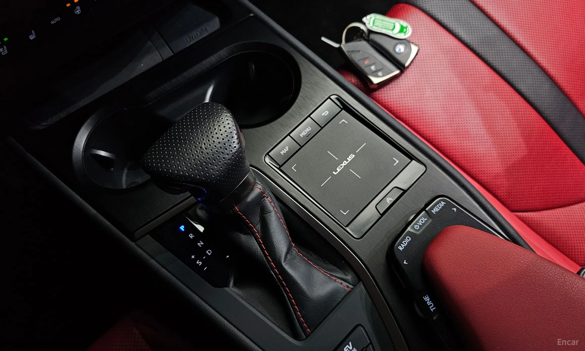 Lexus UX250h превью 9