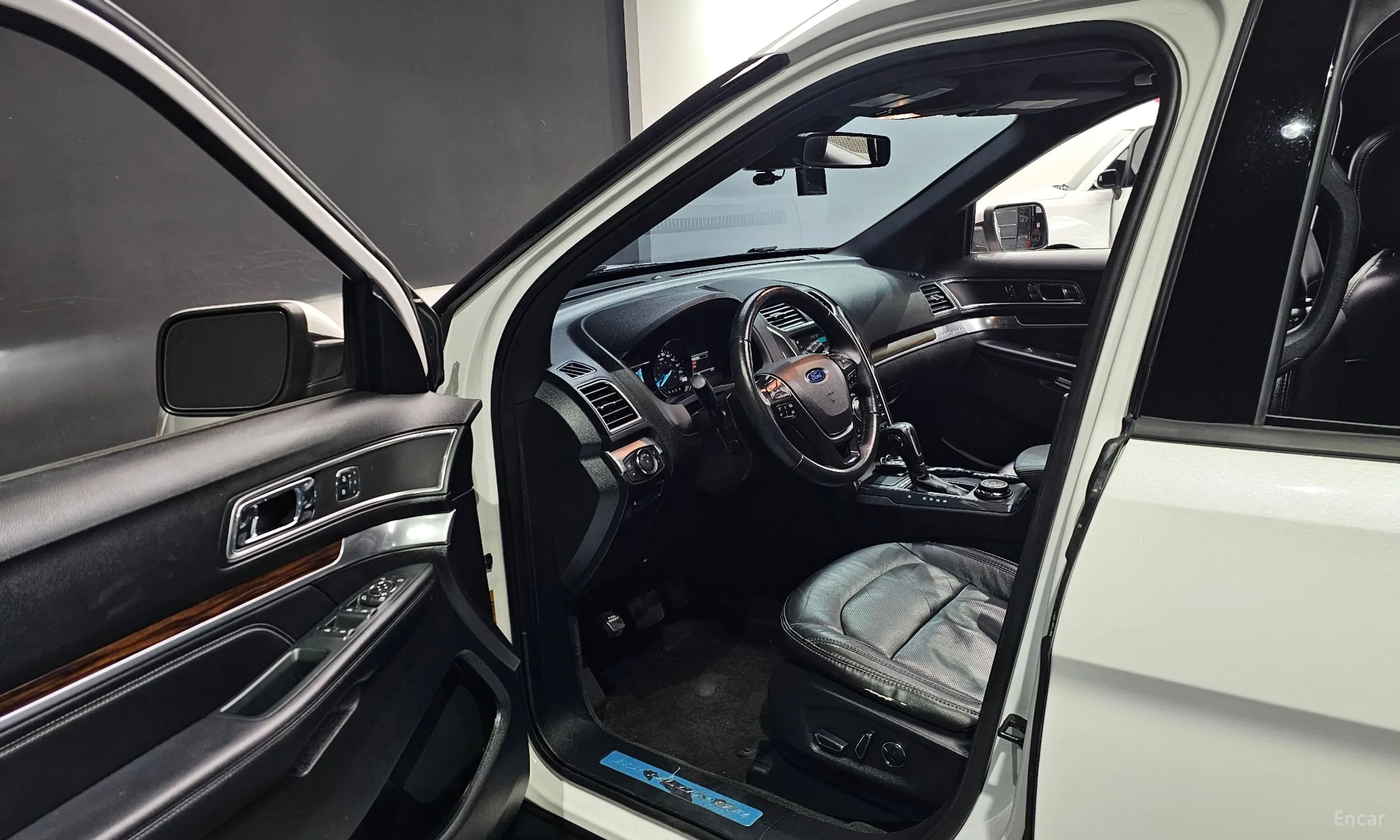 Ford Explorer превью 10