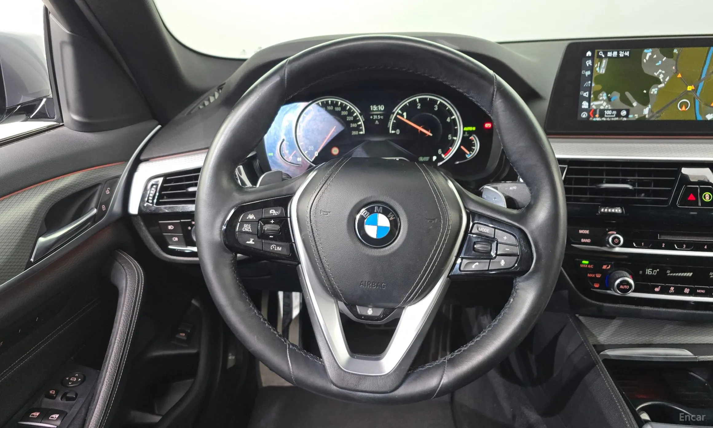 BMW 5 Series (G30) превью 13