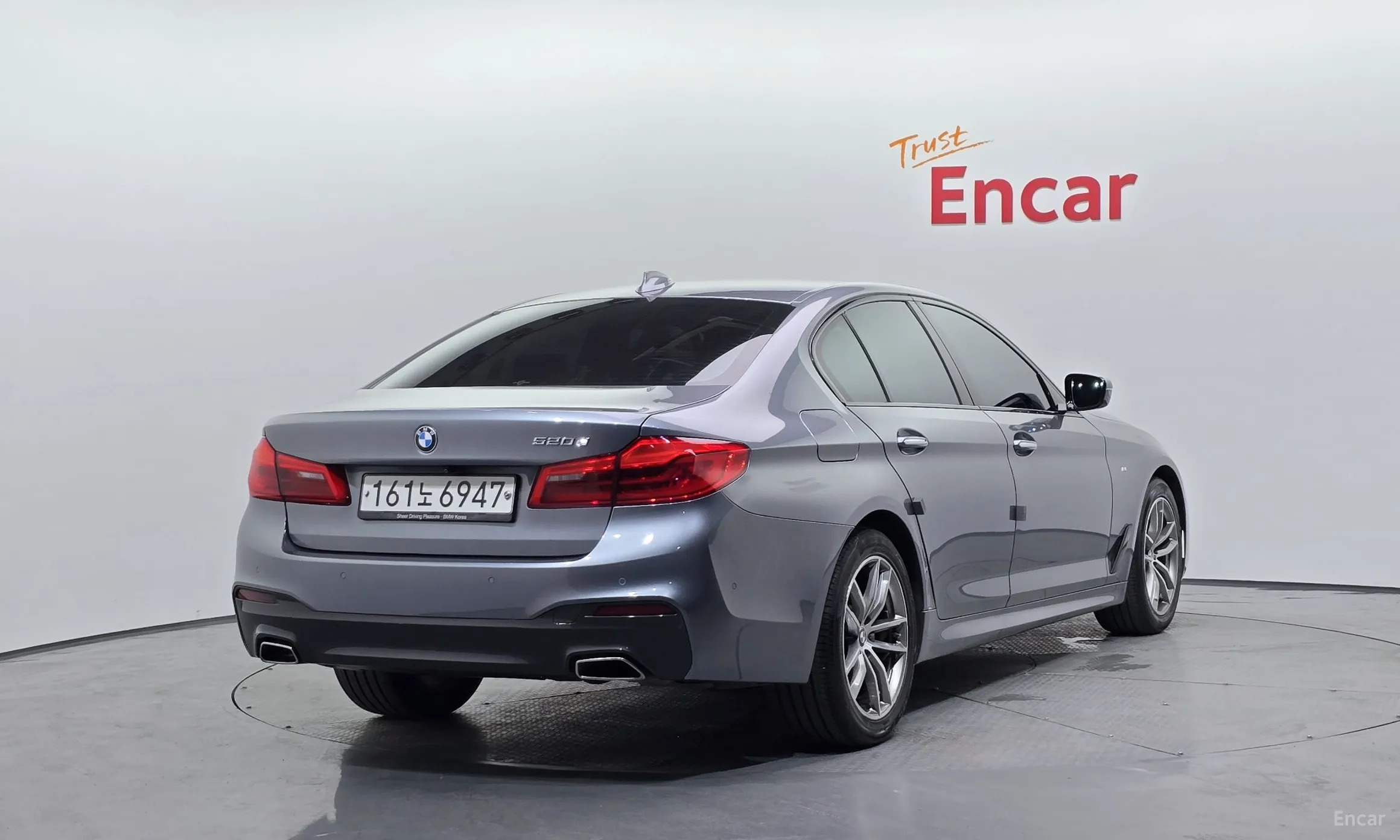 BMW 5 Series (G30) превью 2