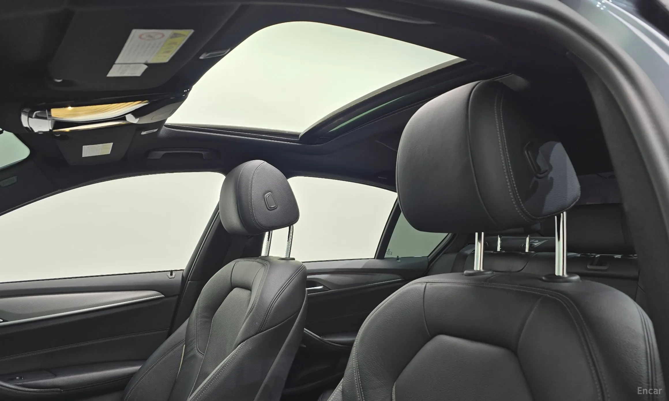 BMW 5 Series (G30) превью 17