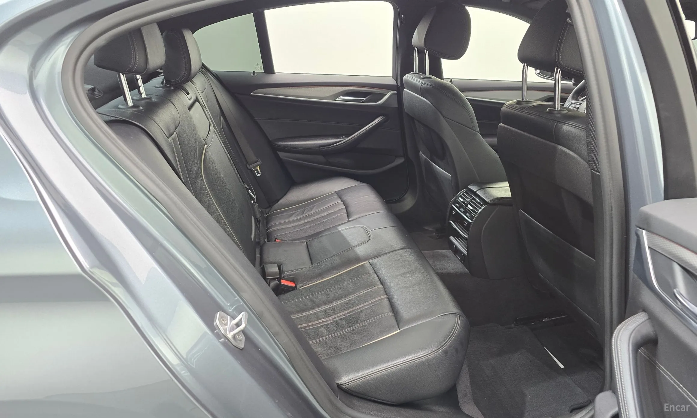 BMW 5 Series (G30) превью 20