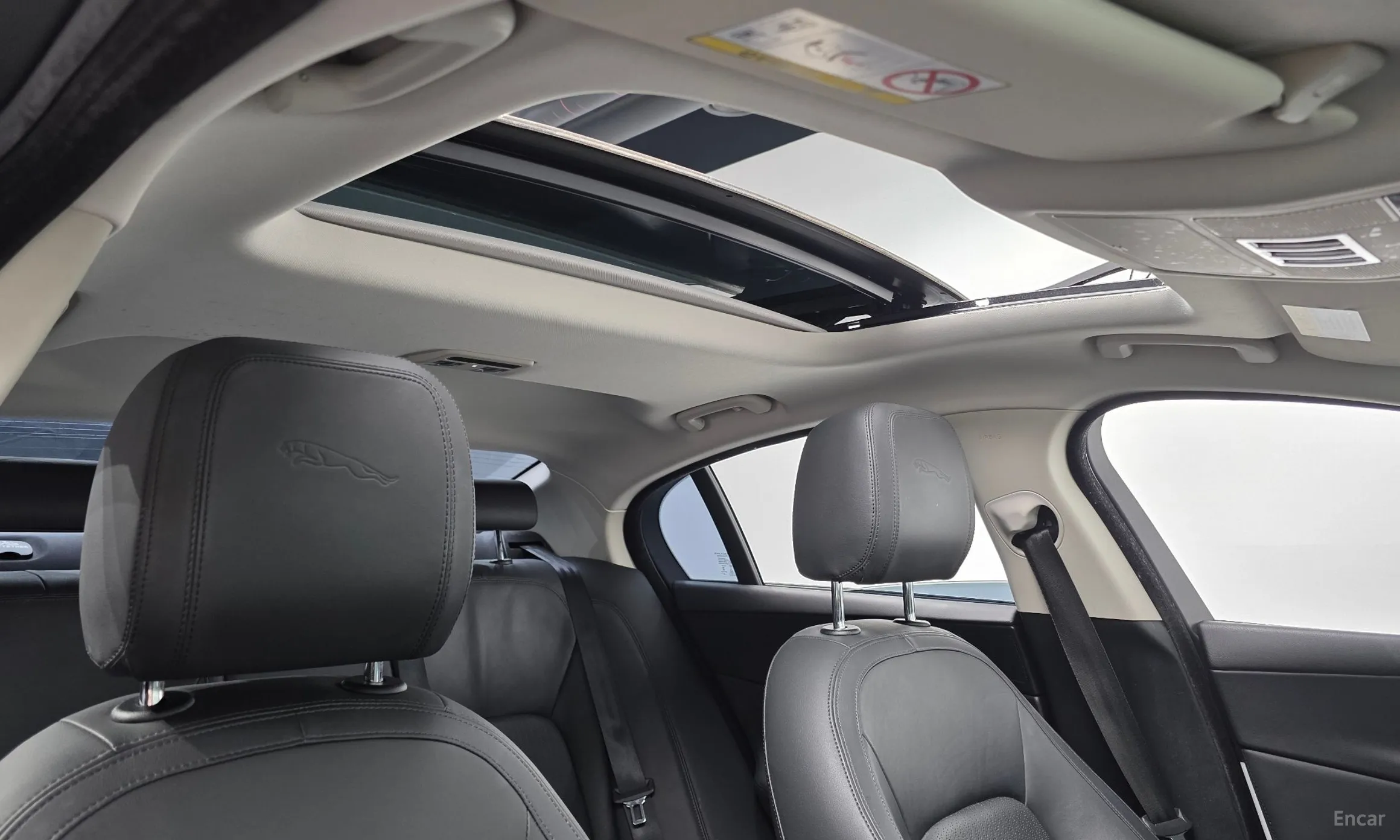 Jaguar XE превью 13