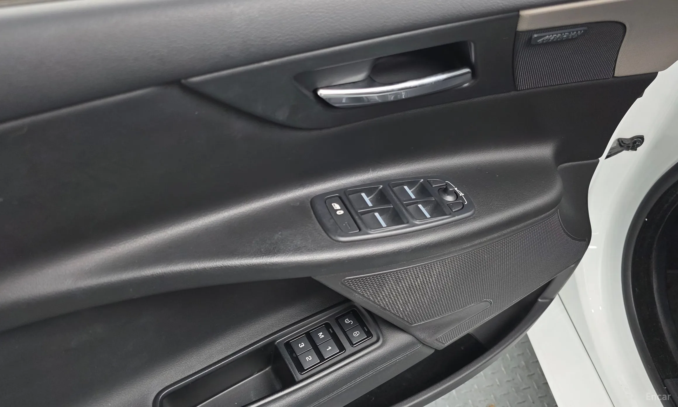 Jaguar XE превью 14