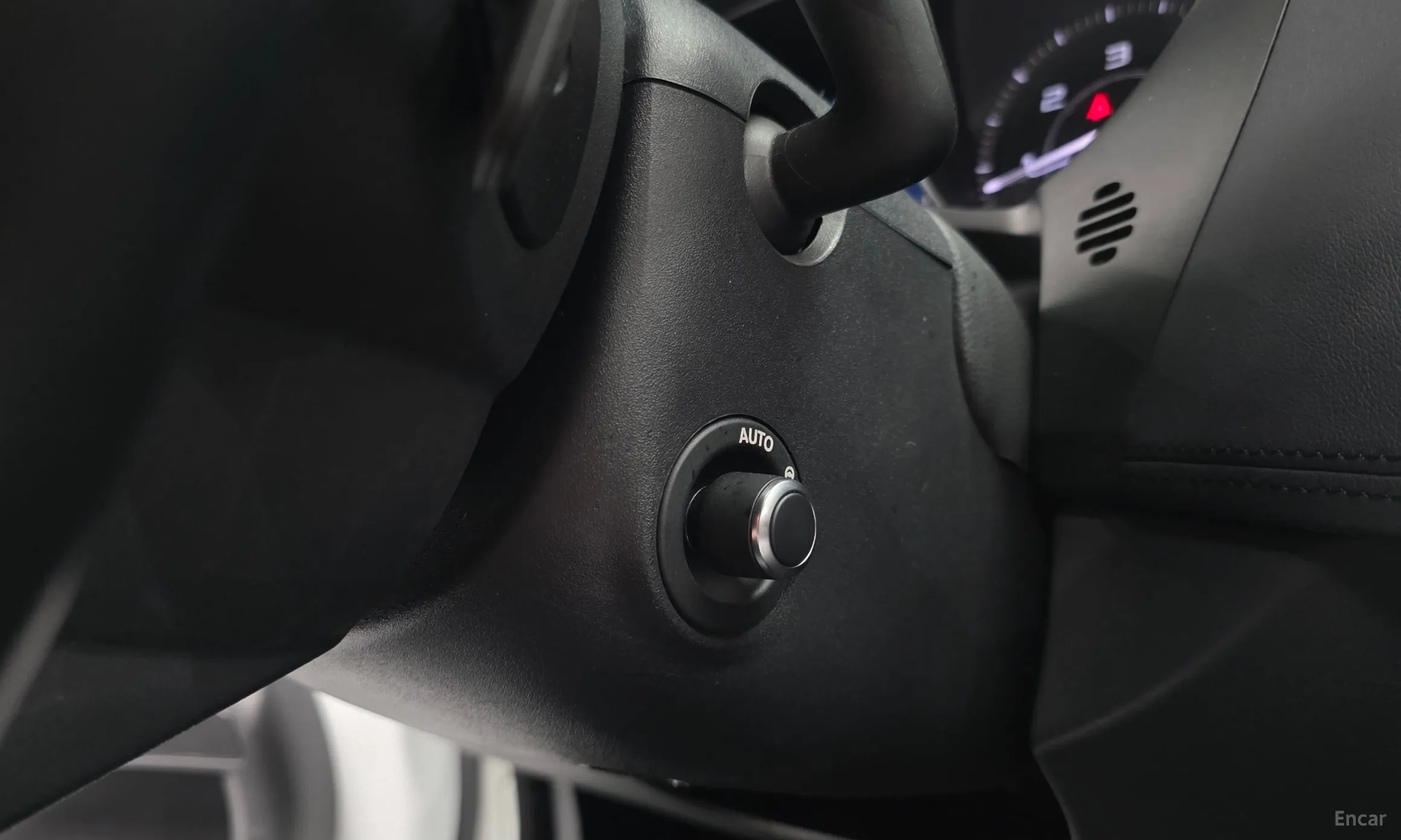 Jaguar XE превью 16