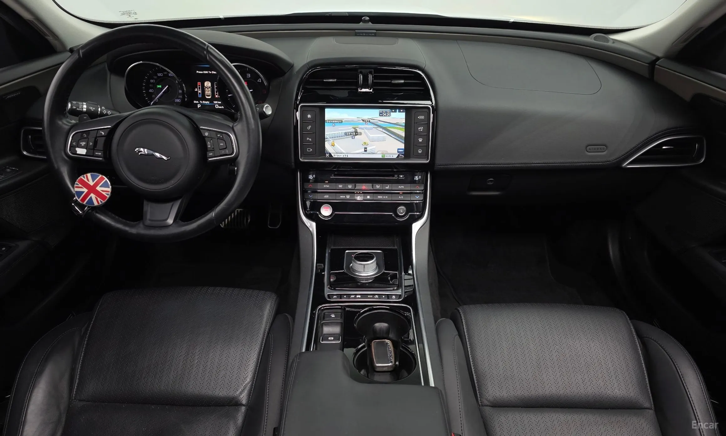 Jaguar XE превью 7