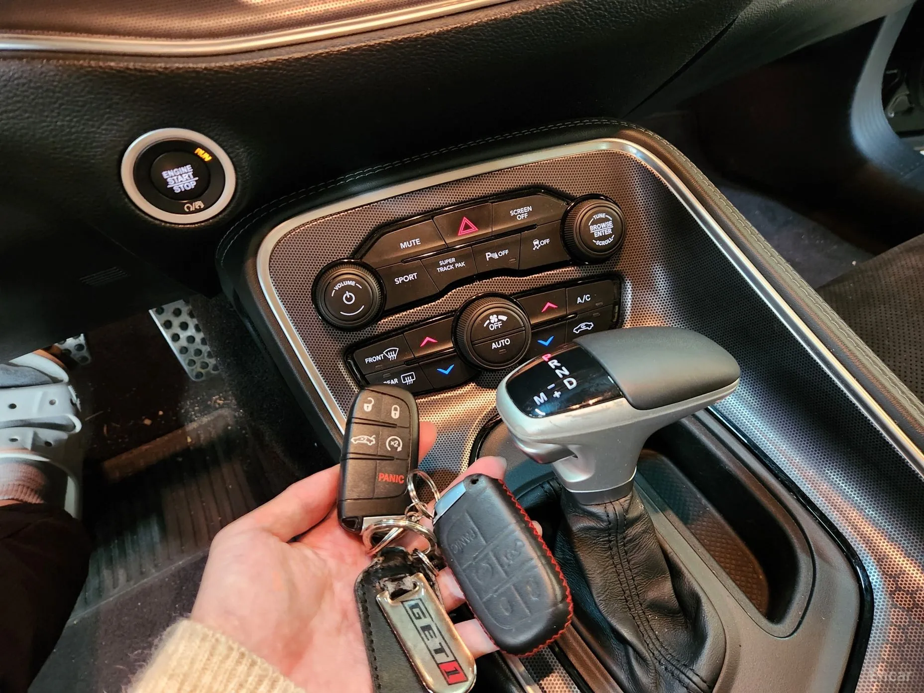 Dodge Challenger превью 15