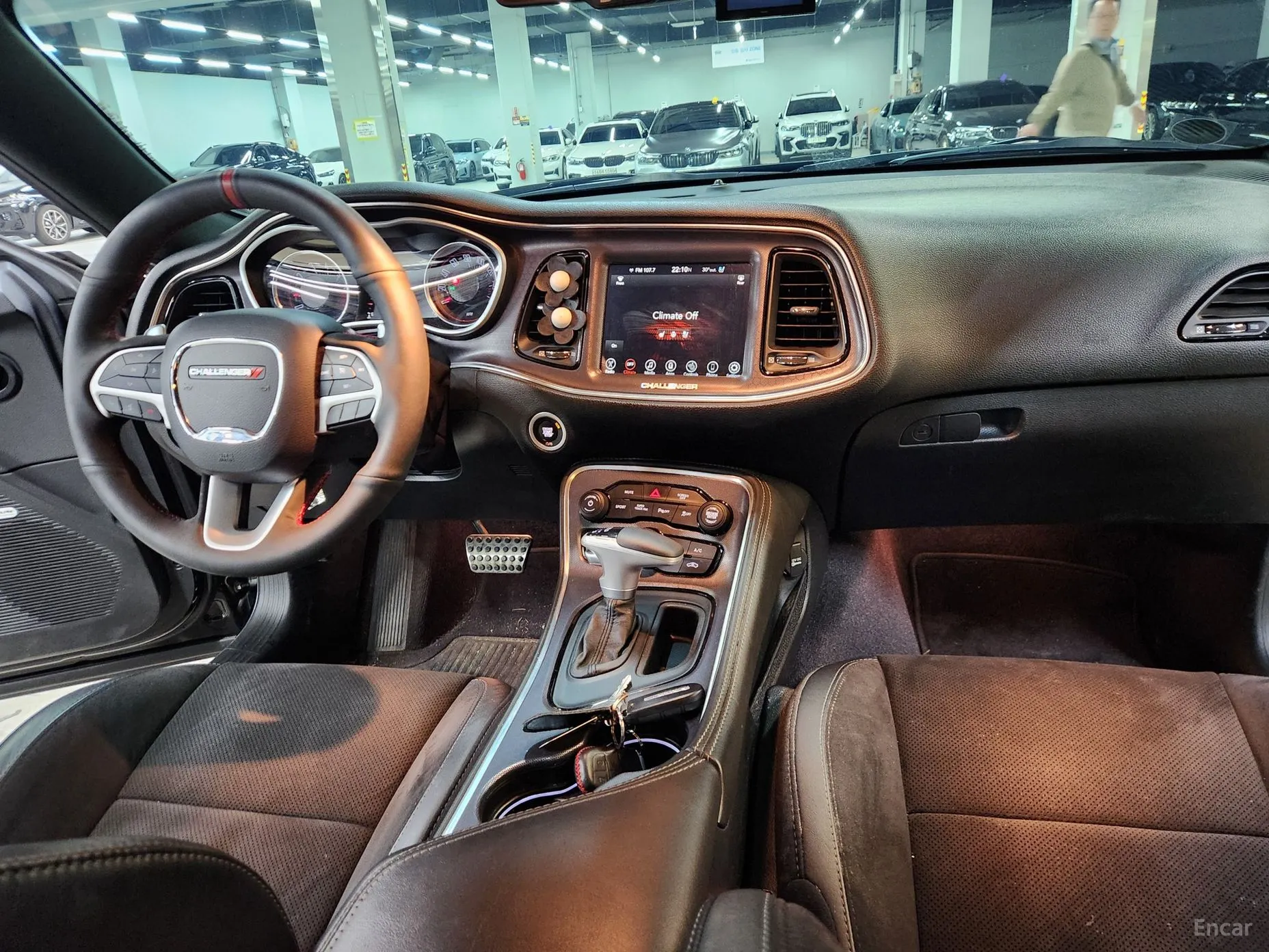 Dodge Challenger превью 19
