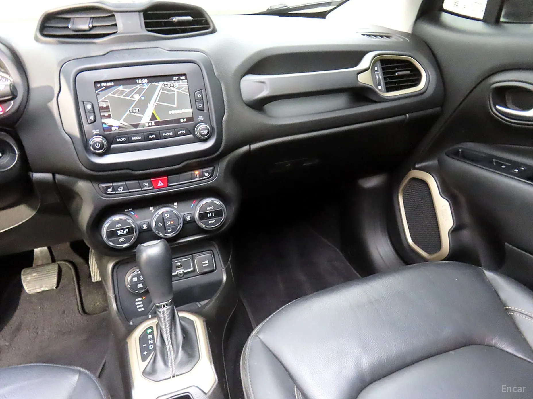 Jeep Renegade превью 10