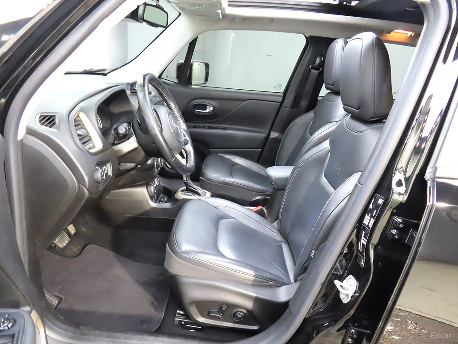 Jeep Renegade превью 8