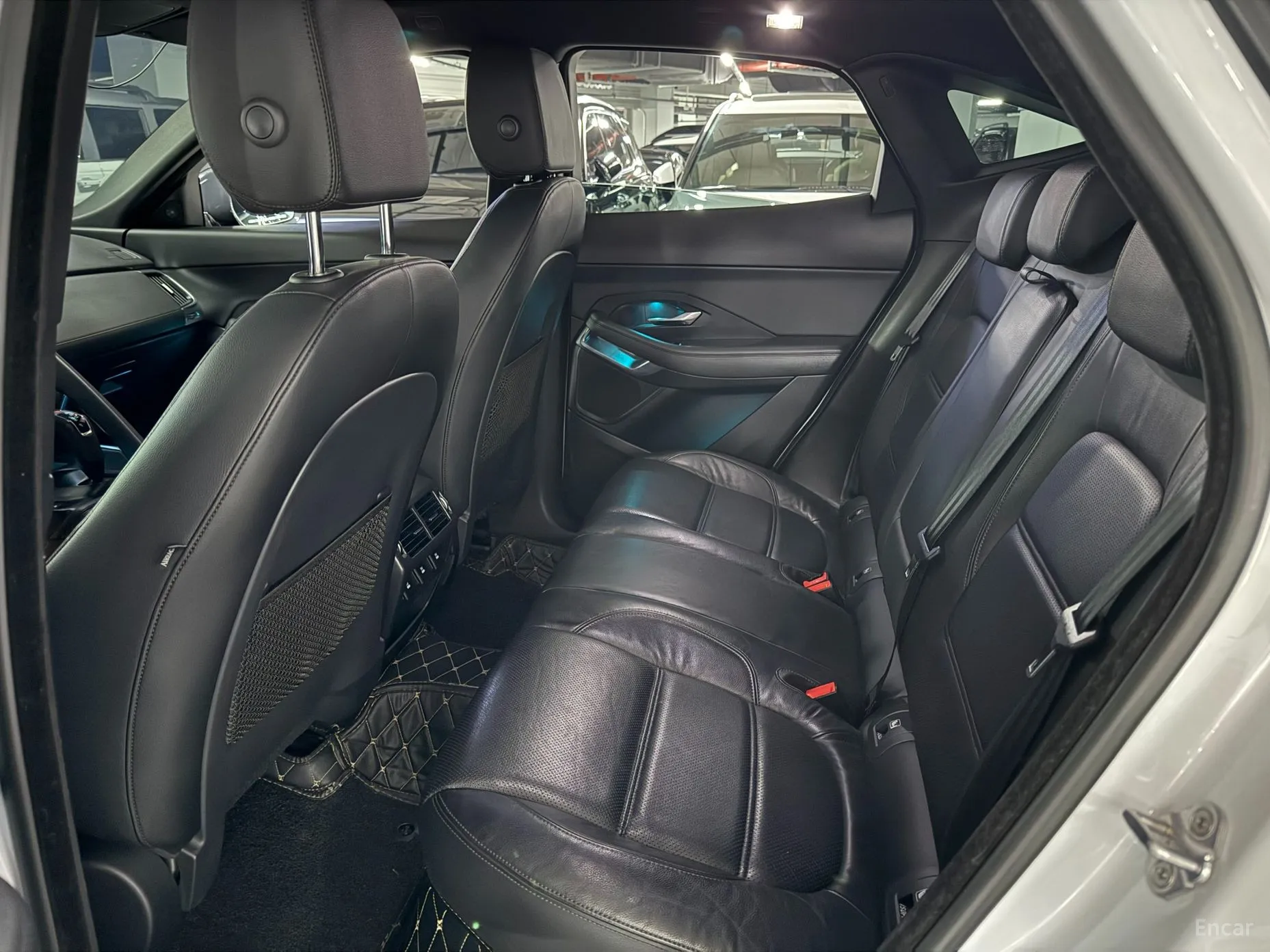 Jaguar E-PACE превью 10