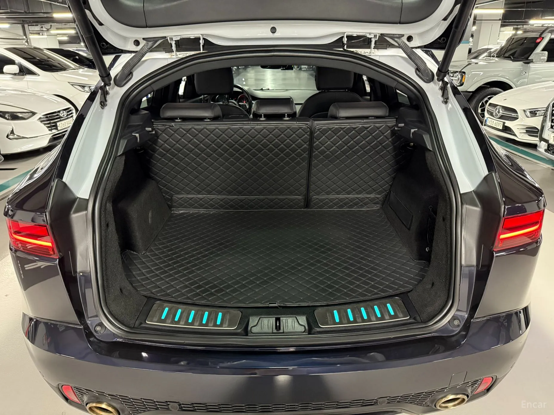 Jaguar E-PACE превью 19