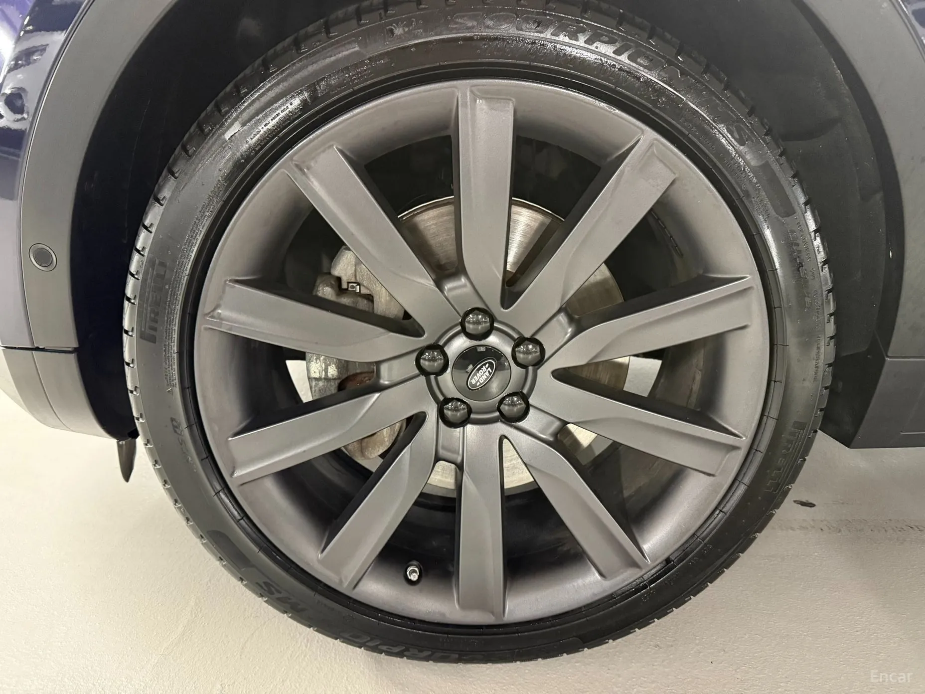 Jaguar E-PACE превью 20