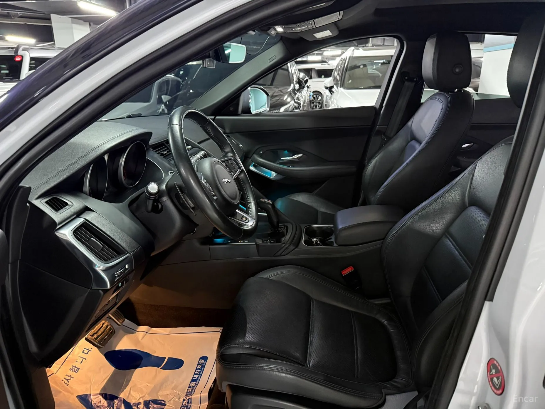 Jaguar E-PACE превью 9