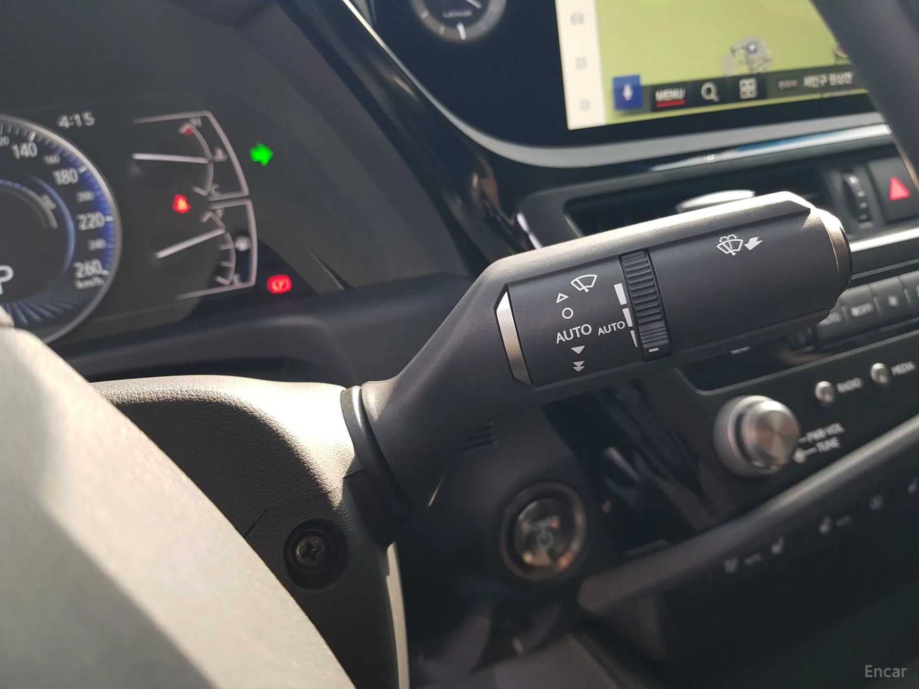 Lexus ES300h 7th Generation превью 17