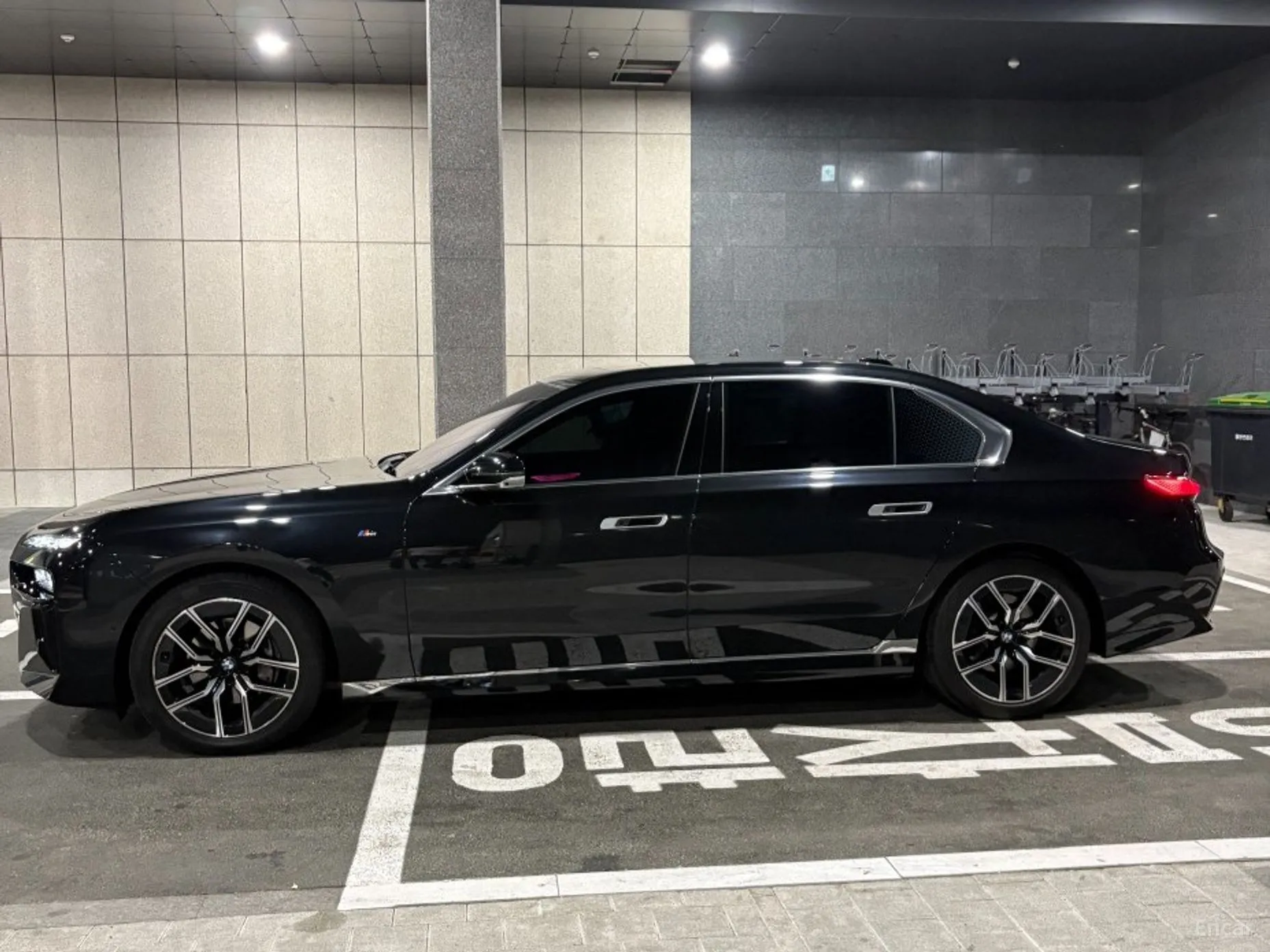 BMW 7 Series (G70) превью 14