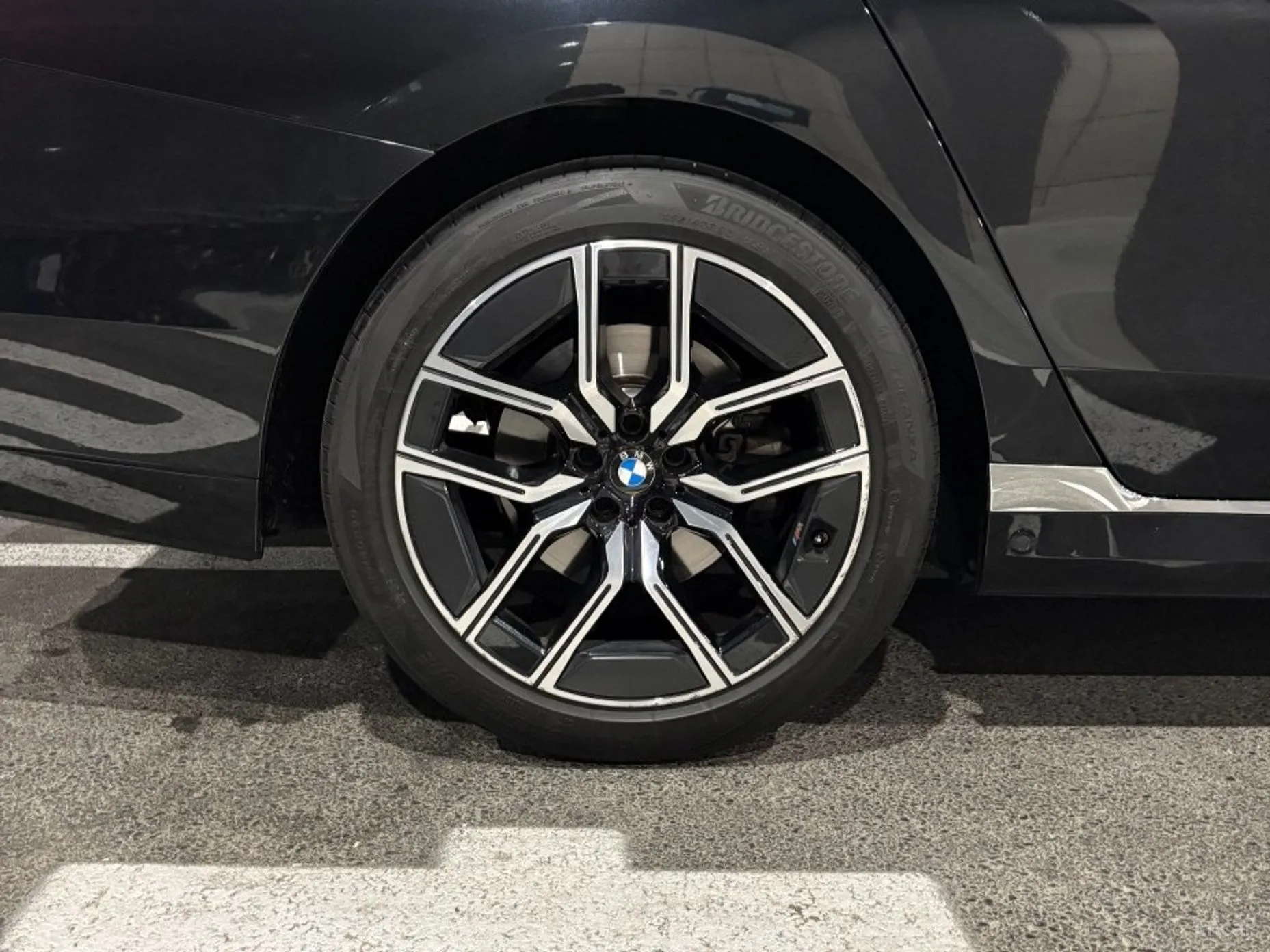 BMW 7 Series (G70) превью 16