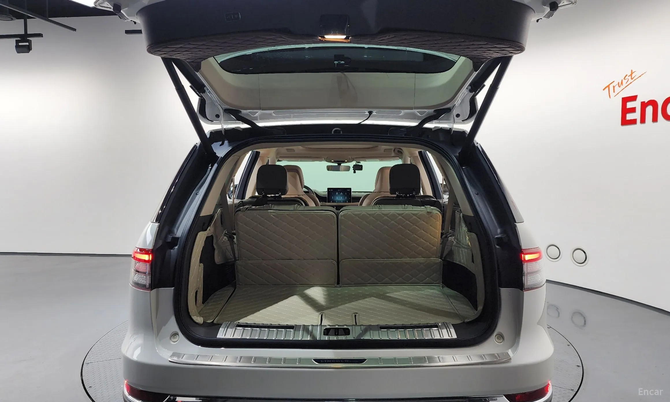 Lincoln Aviator 2nd Generation превью 19
