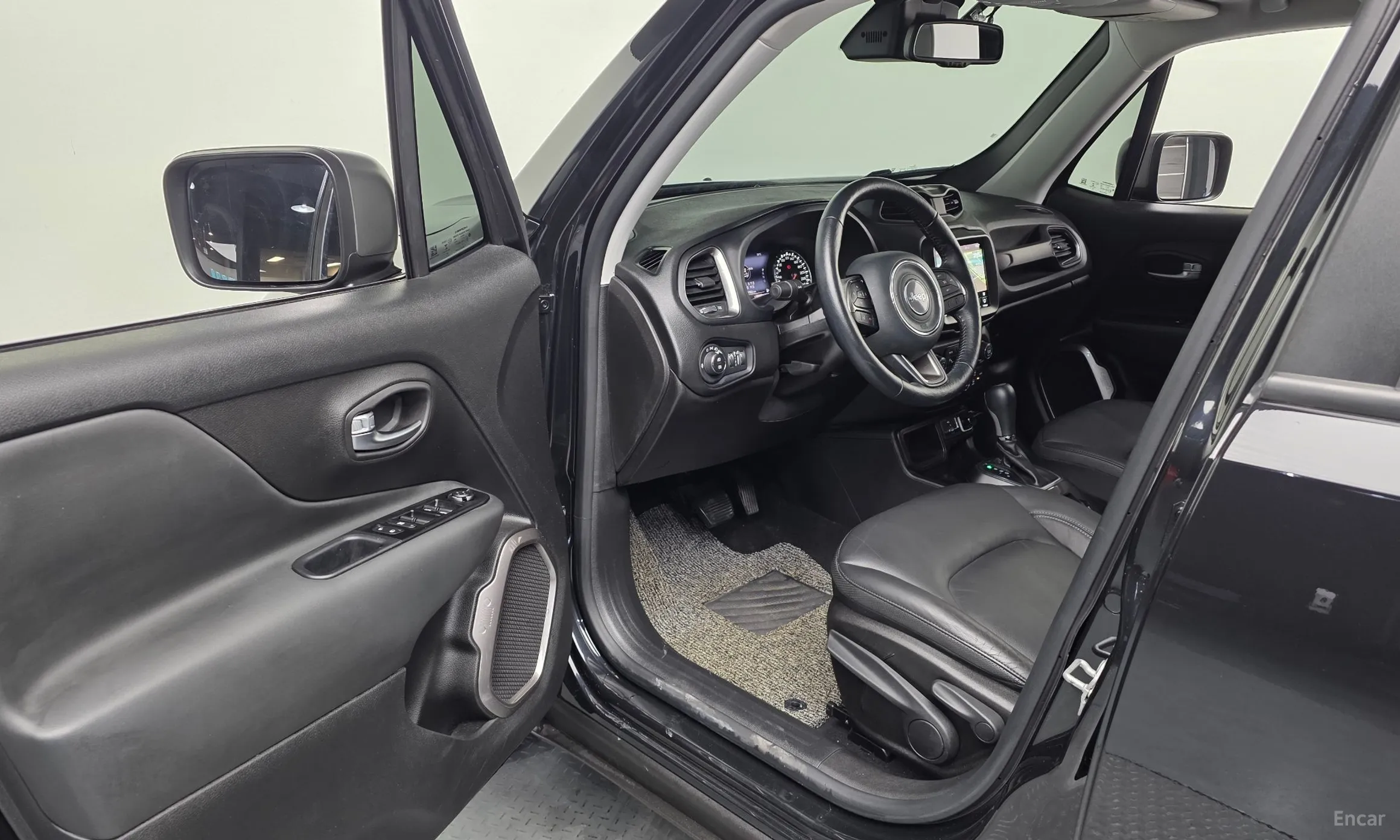 Jeep Renegade превью 10
