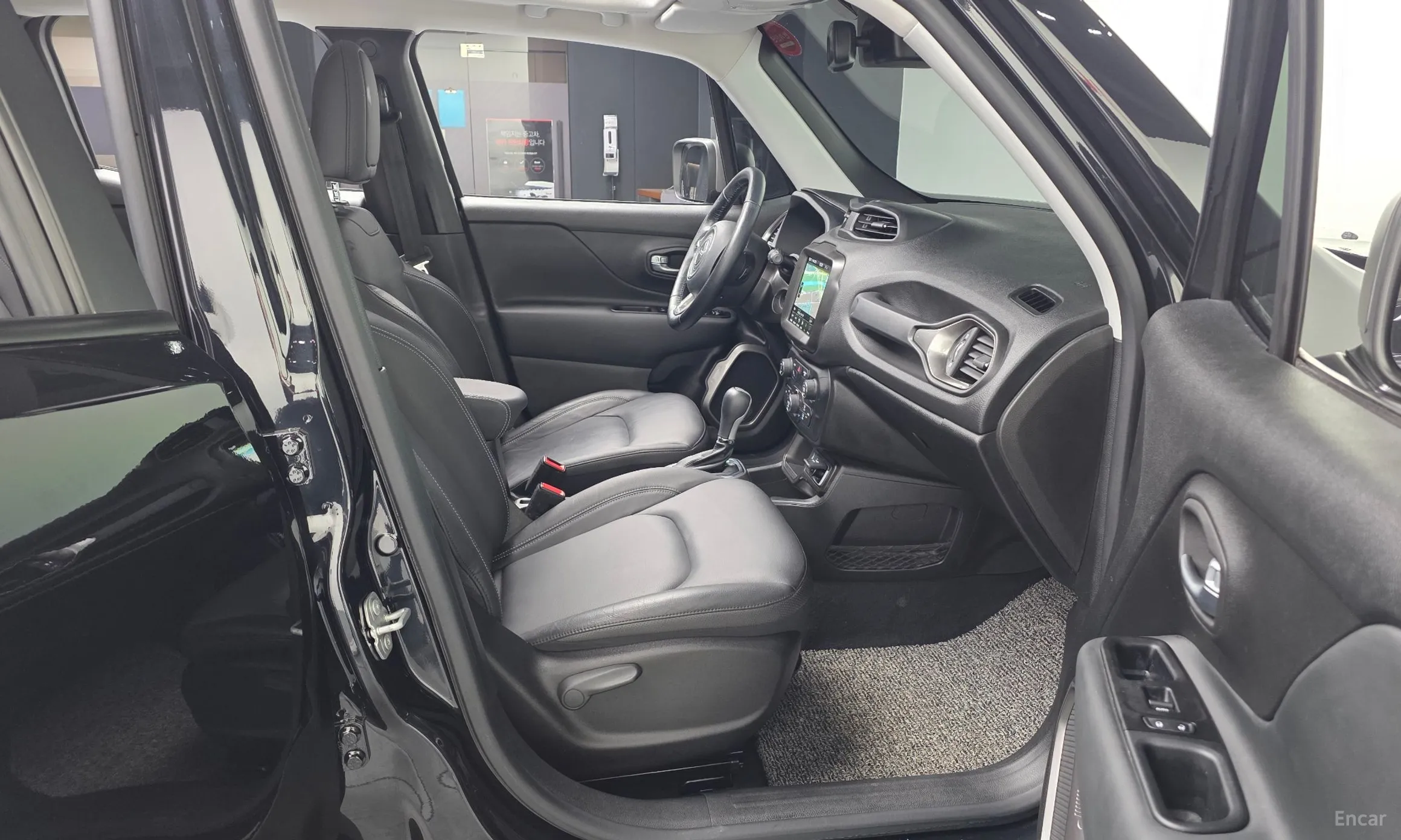 Jeep Renegade превью 11