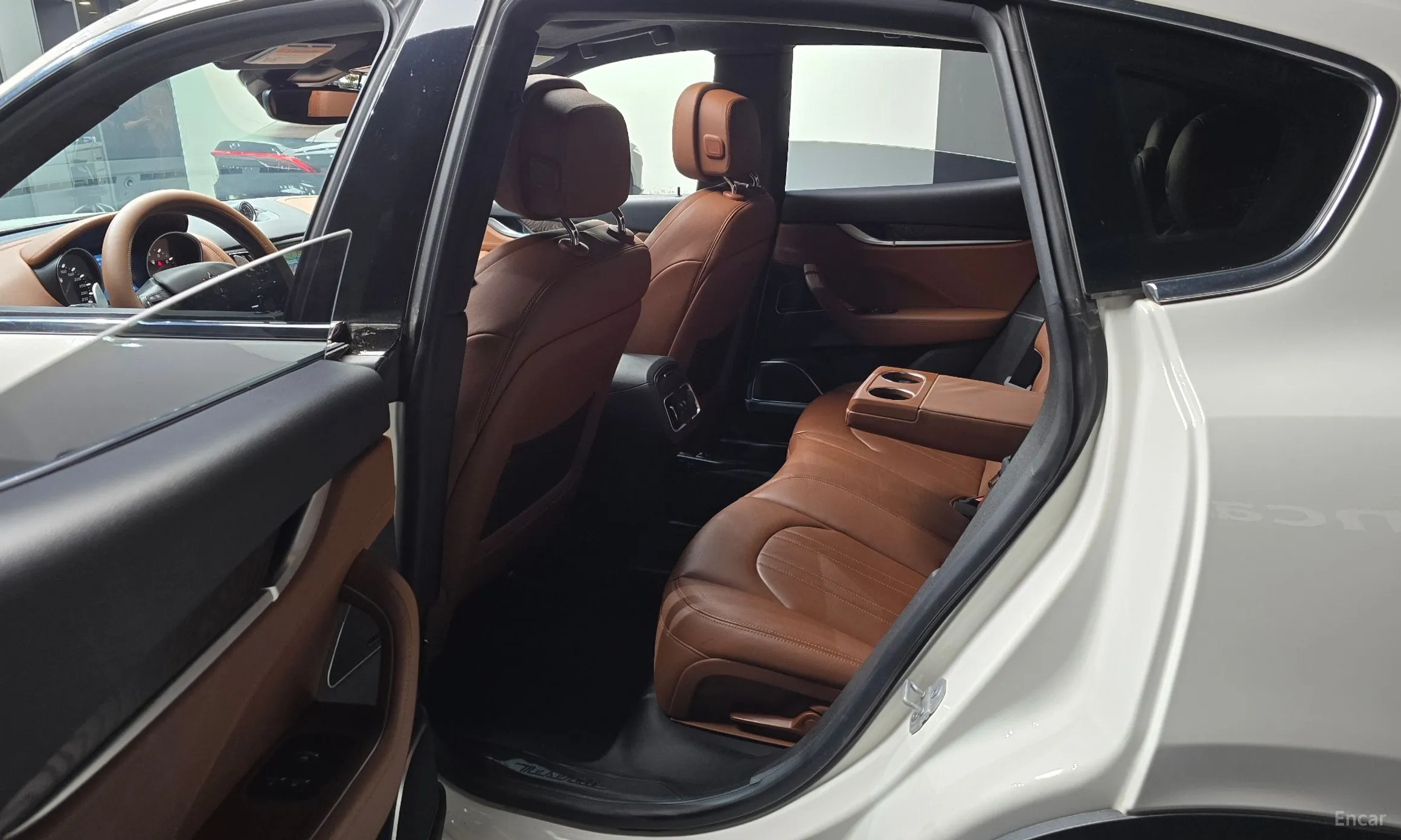 Maserati Levante превью 11