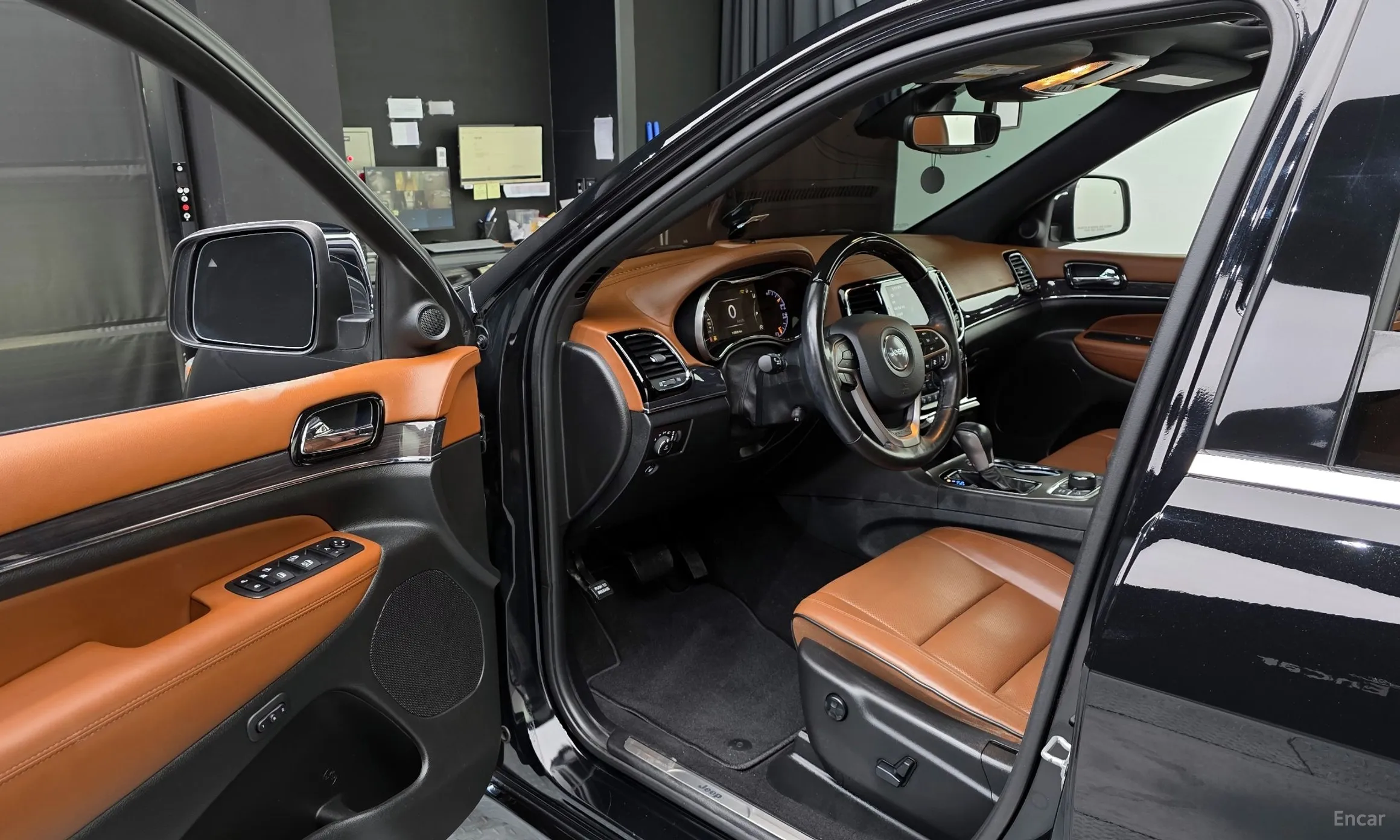 Jeep Grand Cherokee превью 10