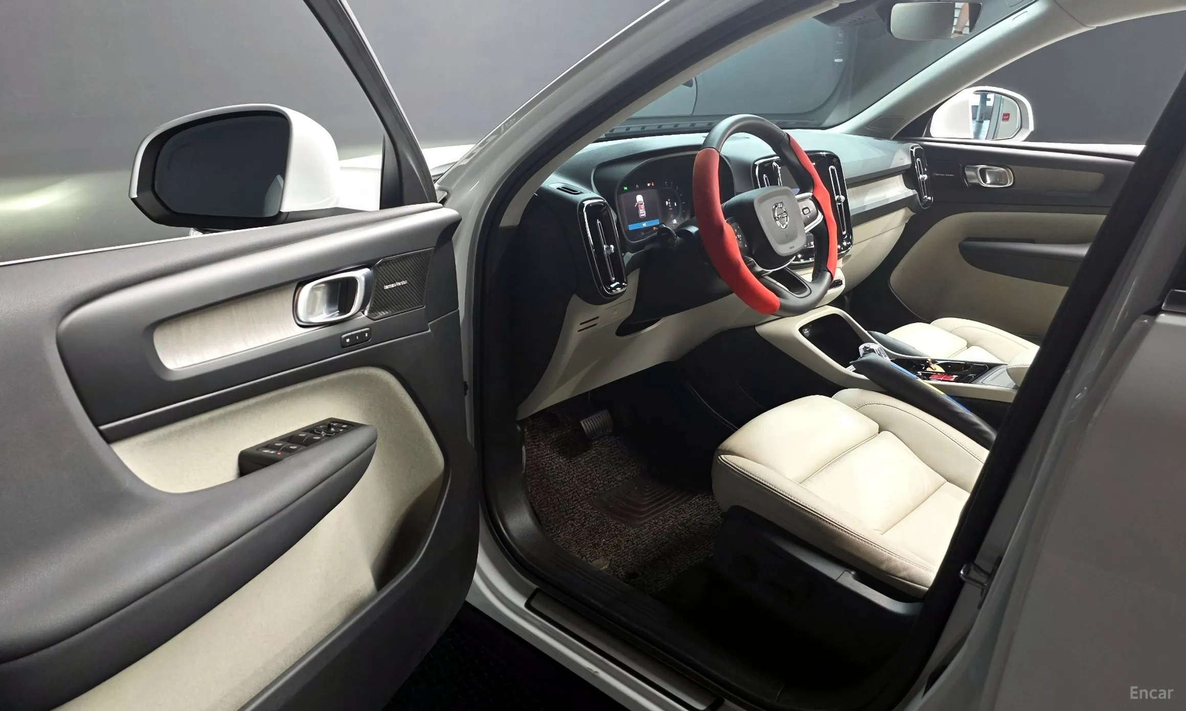 Volvo XC40 превью 10